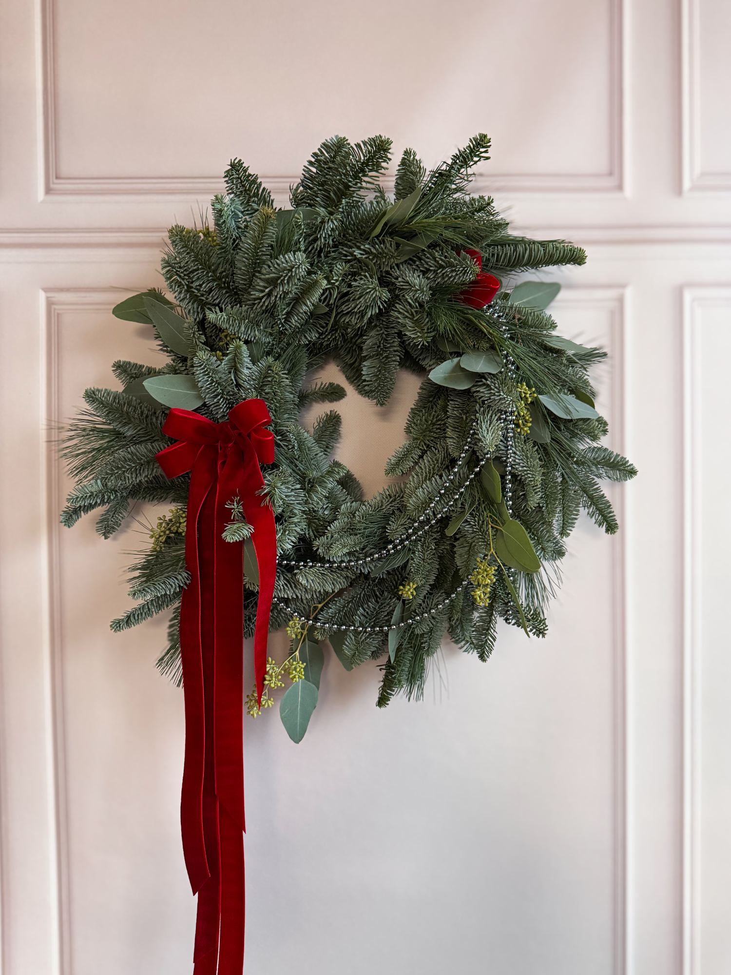 Різдвяний віночок з бусами