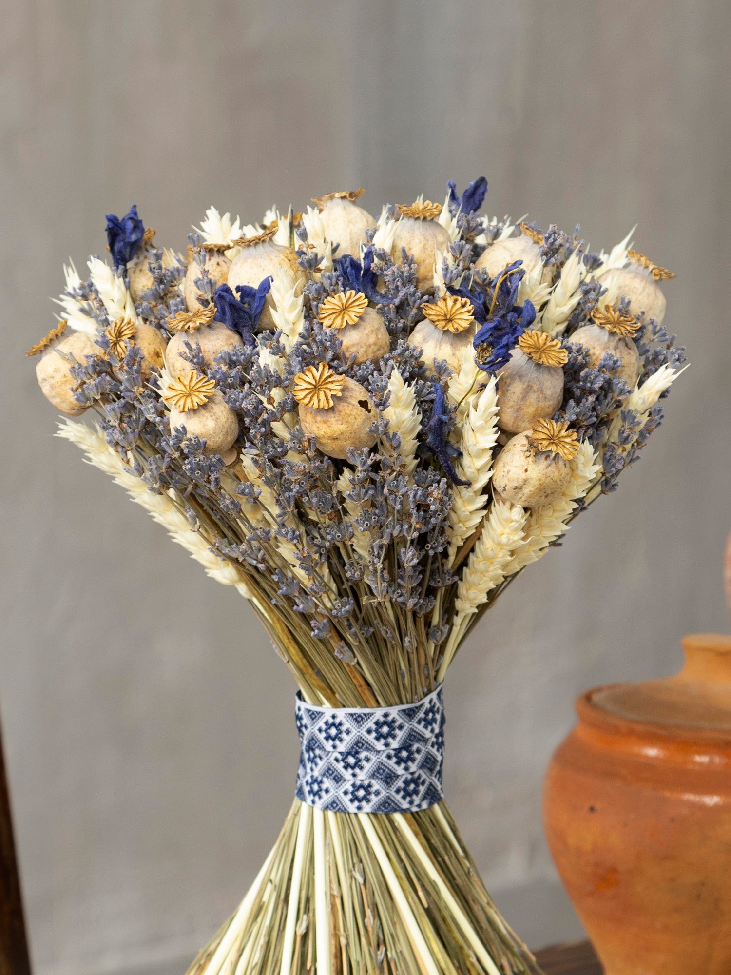 Синій сніп з дельфініумом