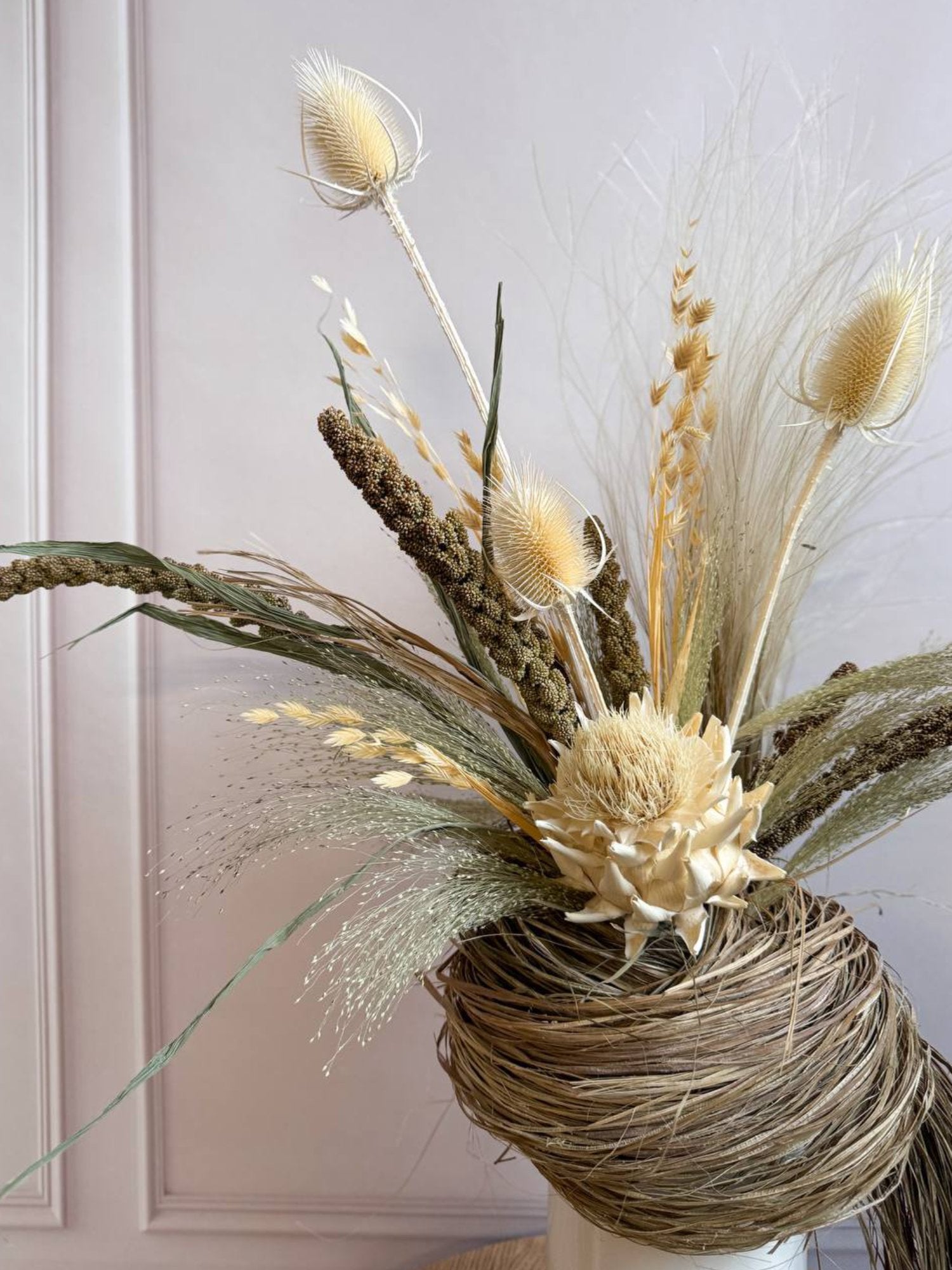 Каскадна зелена композиція з артишоком