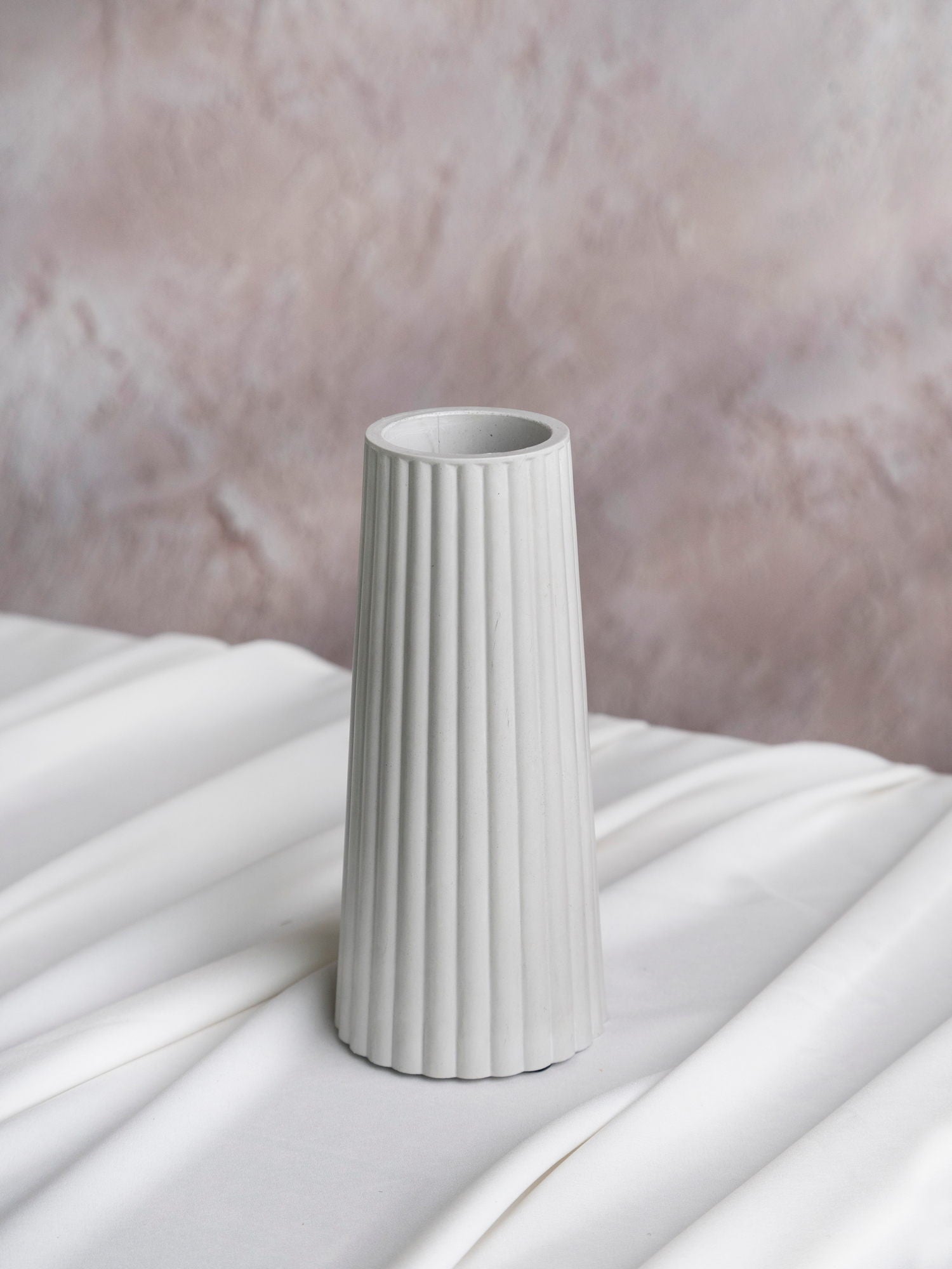 Білий стабілізований рускус у вазі - DecorFlowerBar