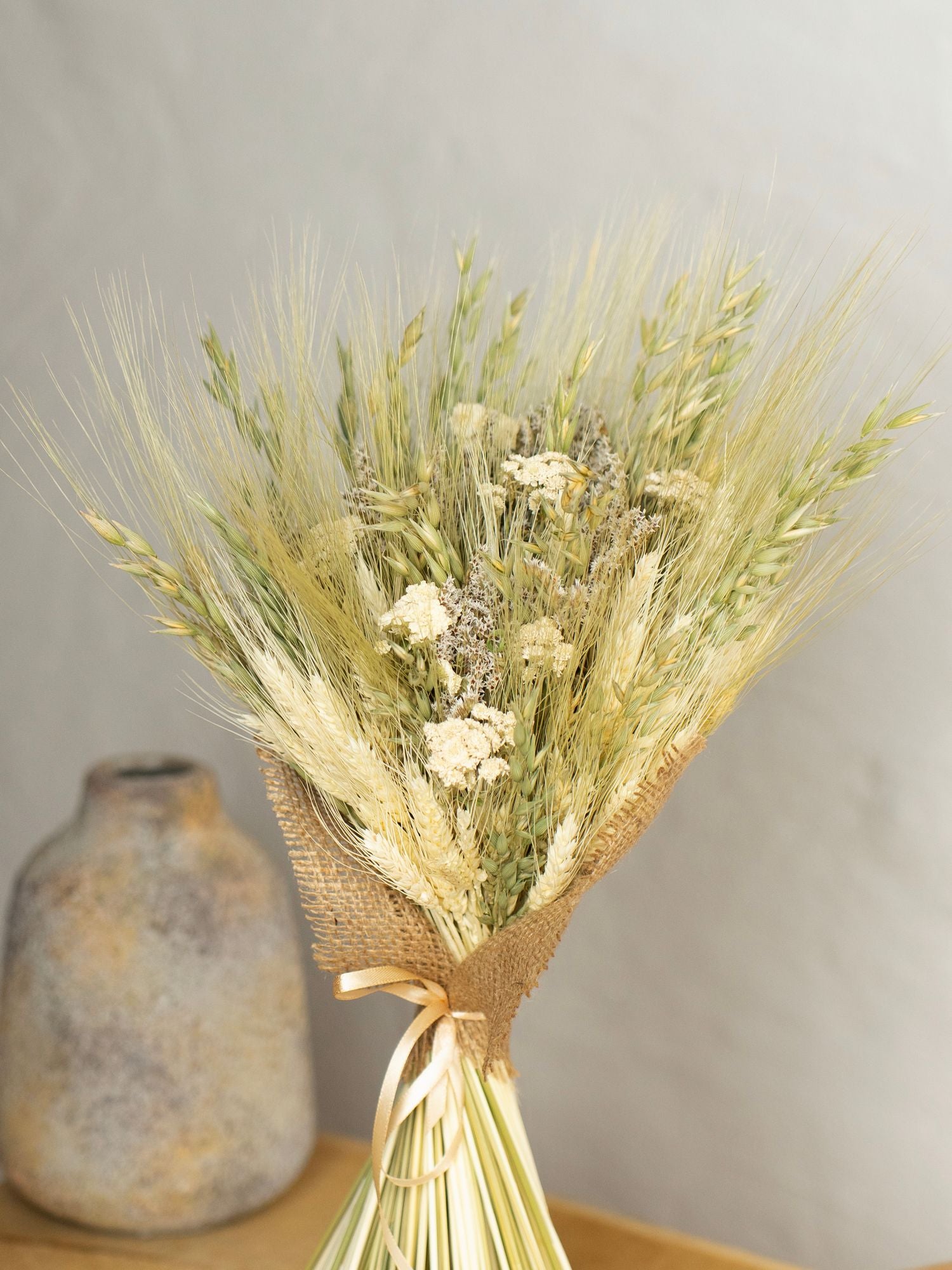 Сніп оздоблений мішковиною