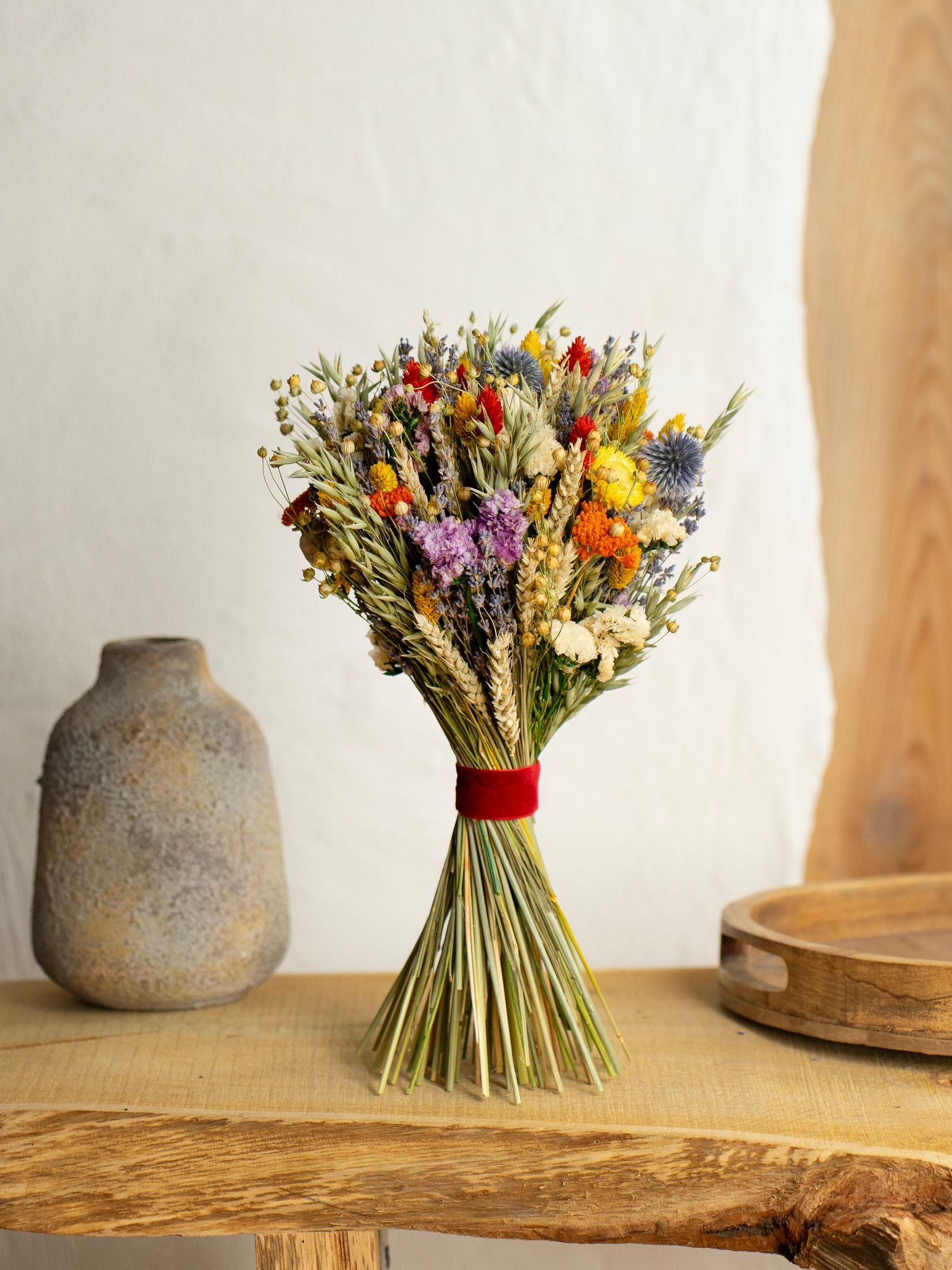 Яскравий сніп з польових квітів