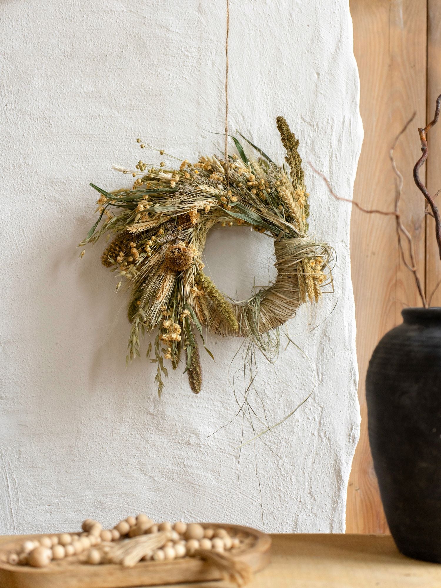 Асиметричний вінок з рогоза та злаків