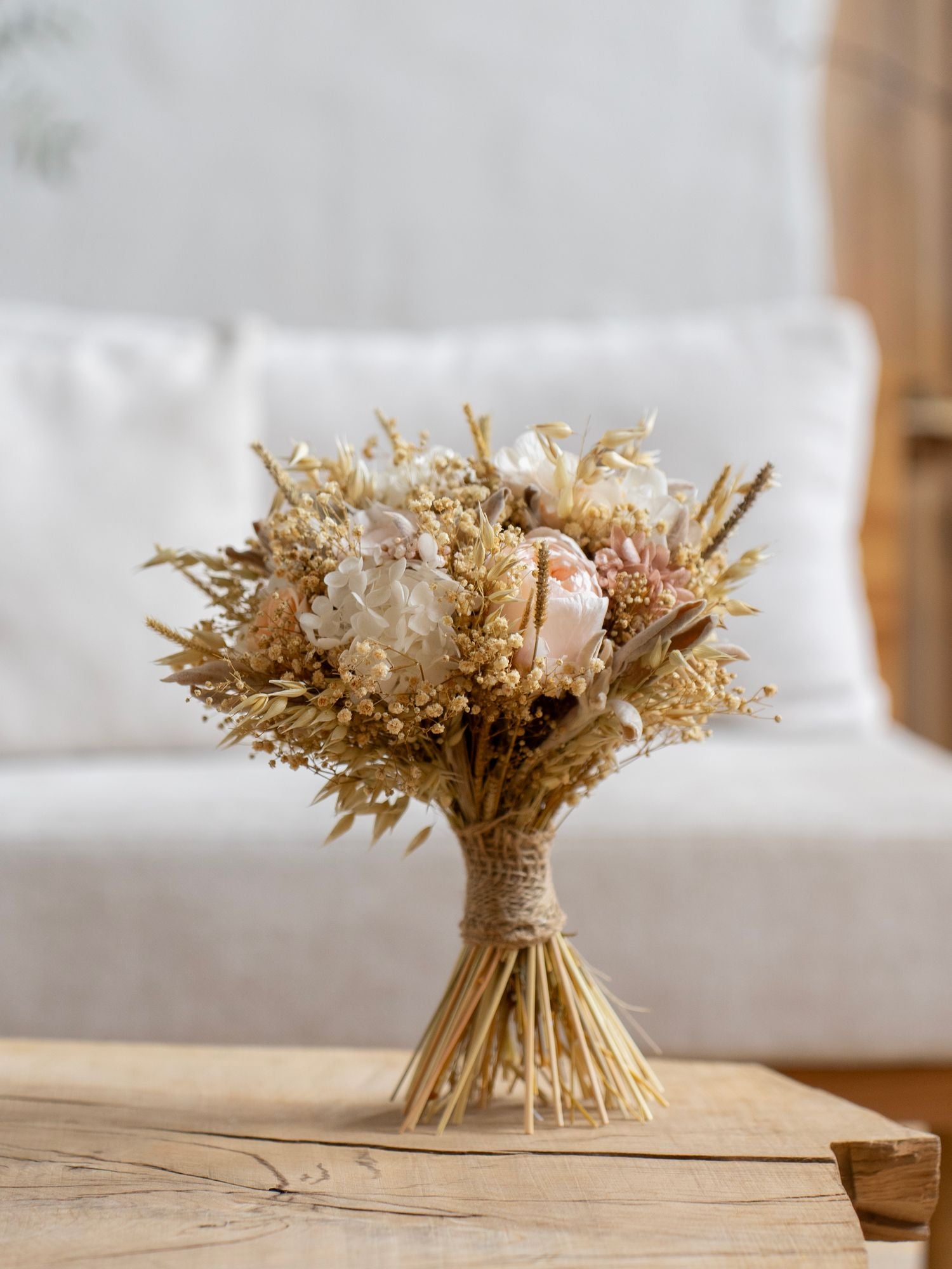 Весільний букет зі стабілізованими півоніями