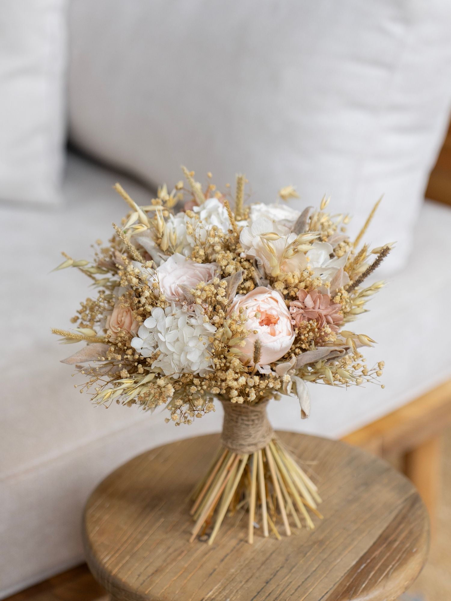 Весільний букет зі стабілізованими півоніями