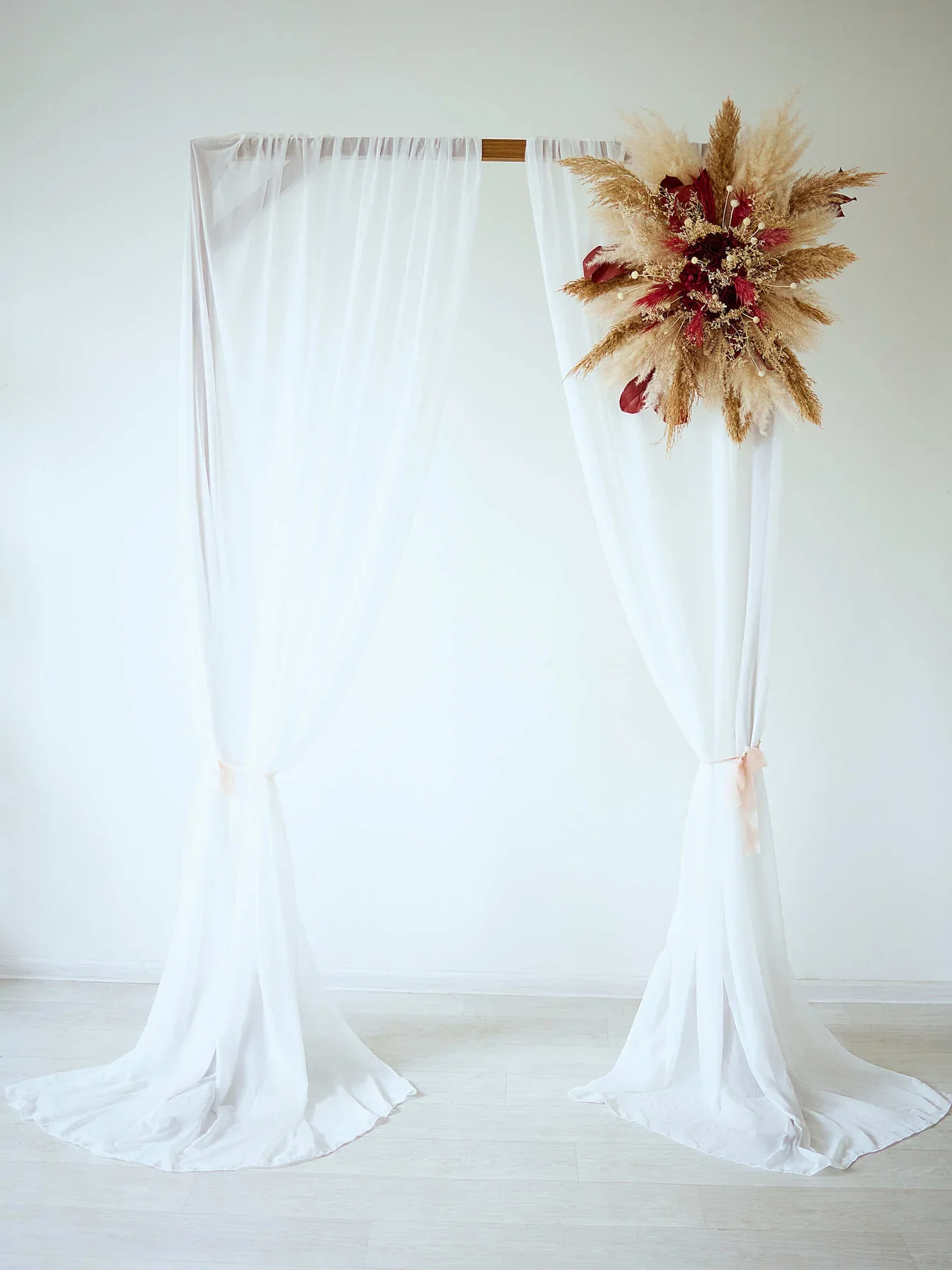 декоративна композиція для весільної арки з пампасом композиції для арки