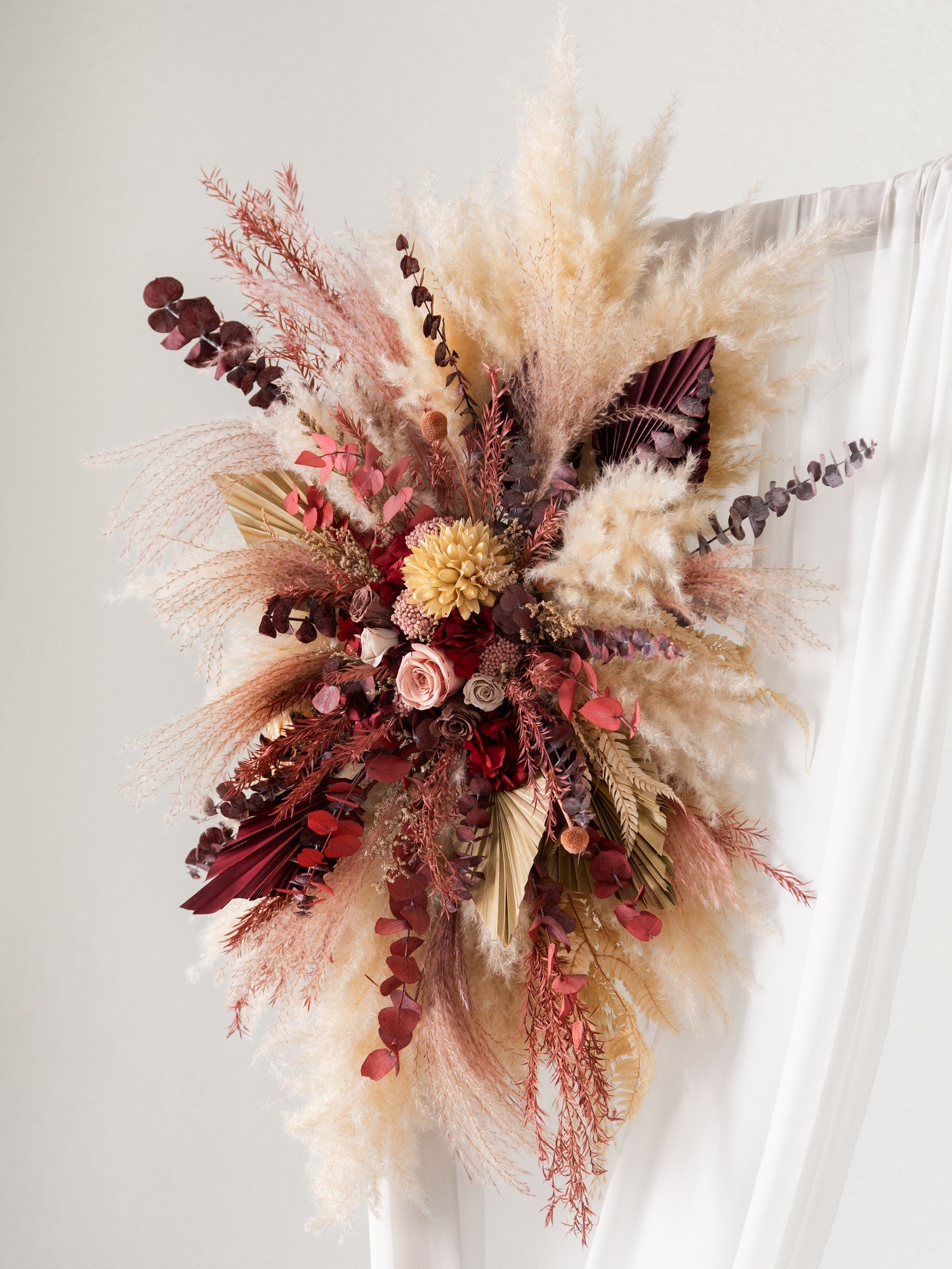 пильно рожева композиція для весільної арки з пампасом композиції для арки