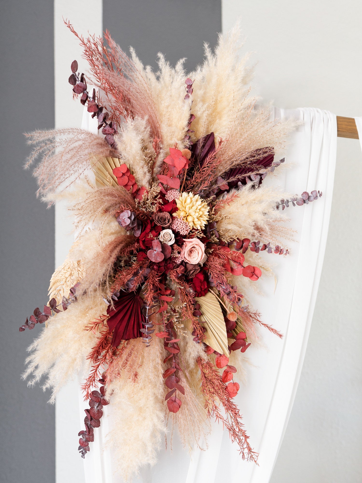 пильно рожева композиція для весільної арки з пампасом композиції для арки