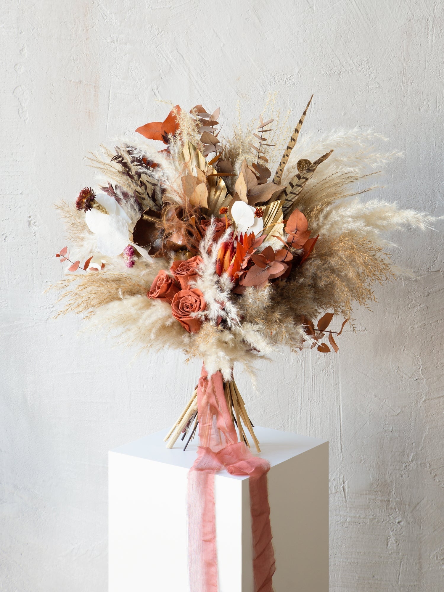 теракотовий букет із пірям фазана подарункові букети