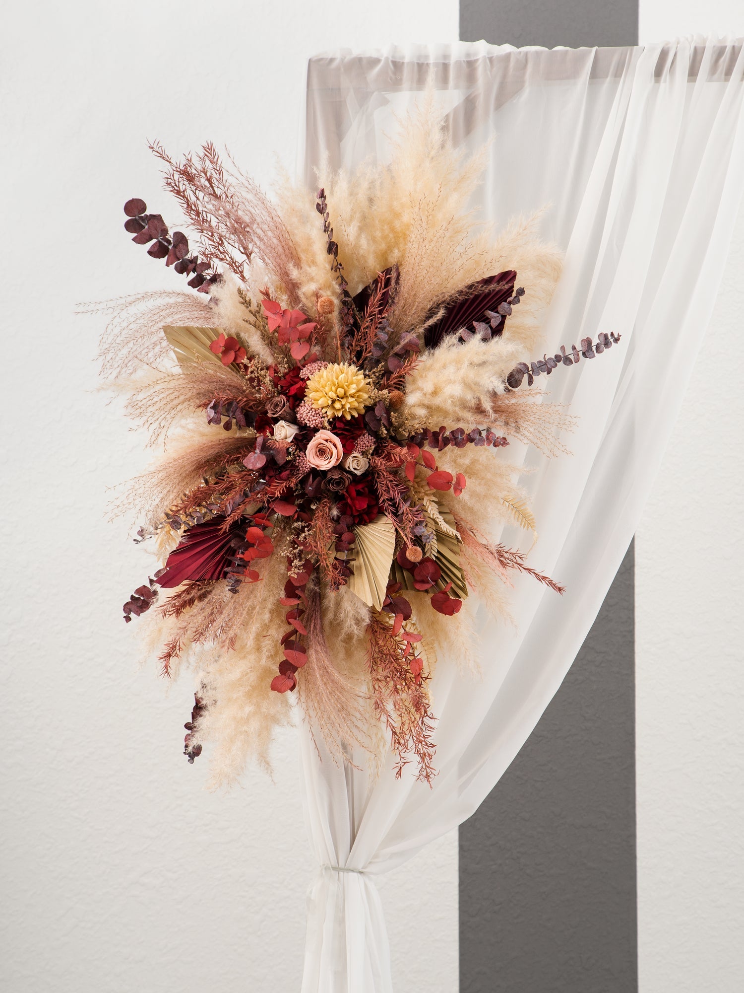 пильно рожева композиція для весільної арки з пампасом композиції для арки