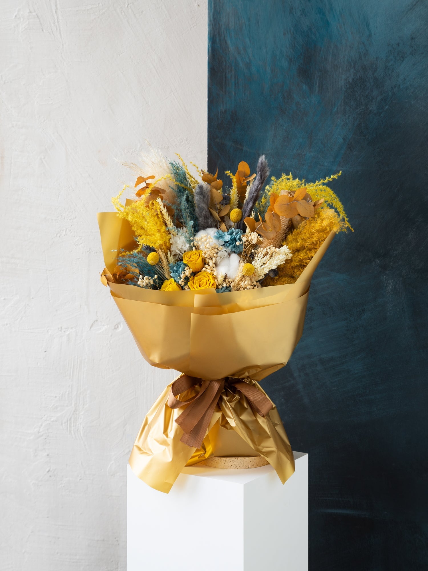яскравий жовто блакитний подарунковий букет подарункові букети