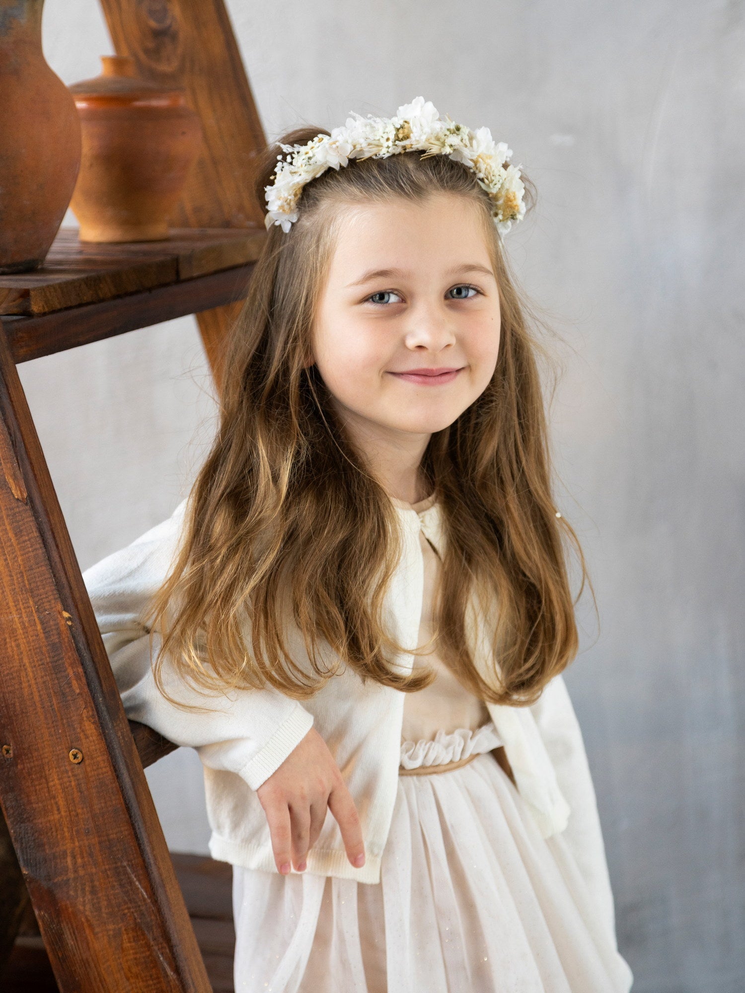 Дитячий білий віночок з сухоцвітами