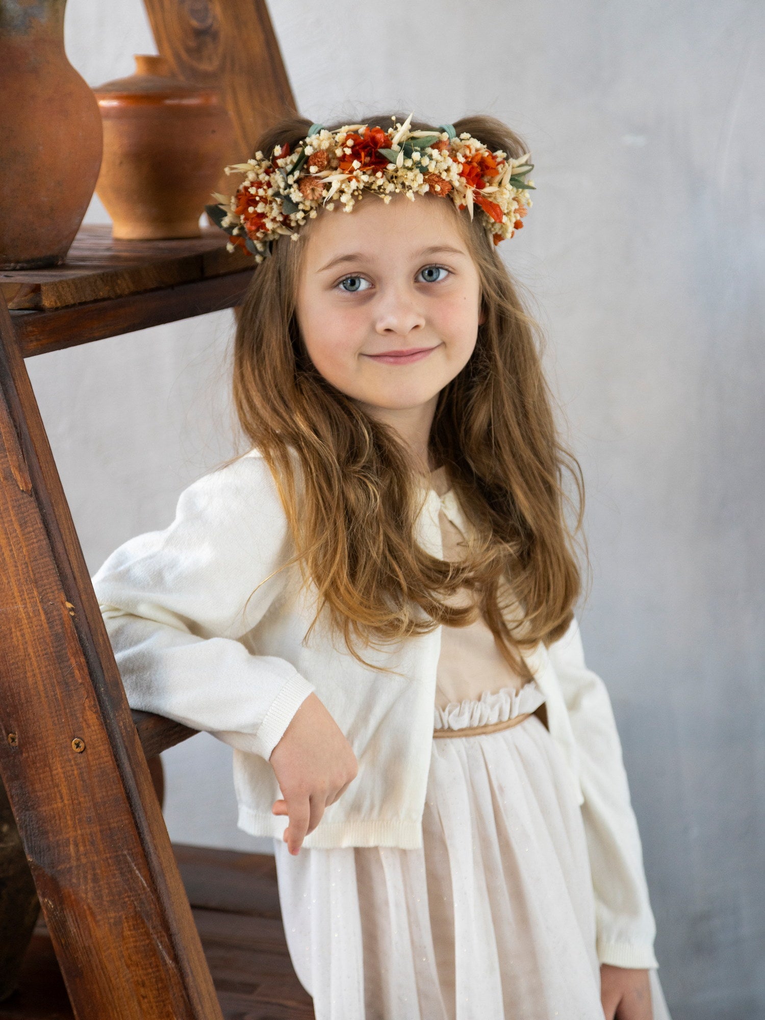 Яскравий віночок з гіпсофілою та евкаліптом