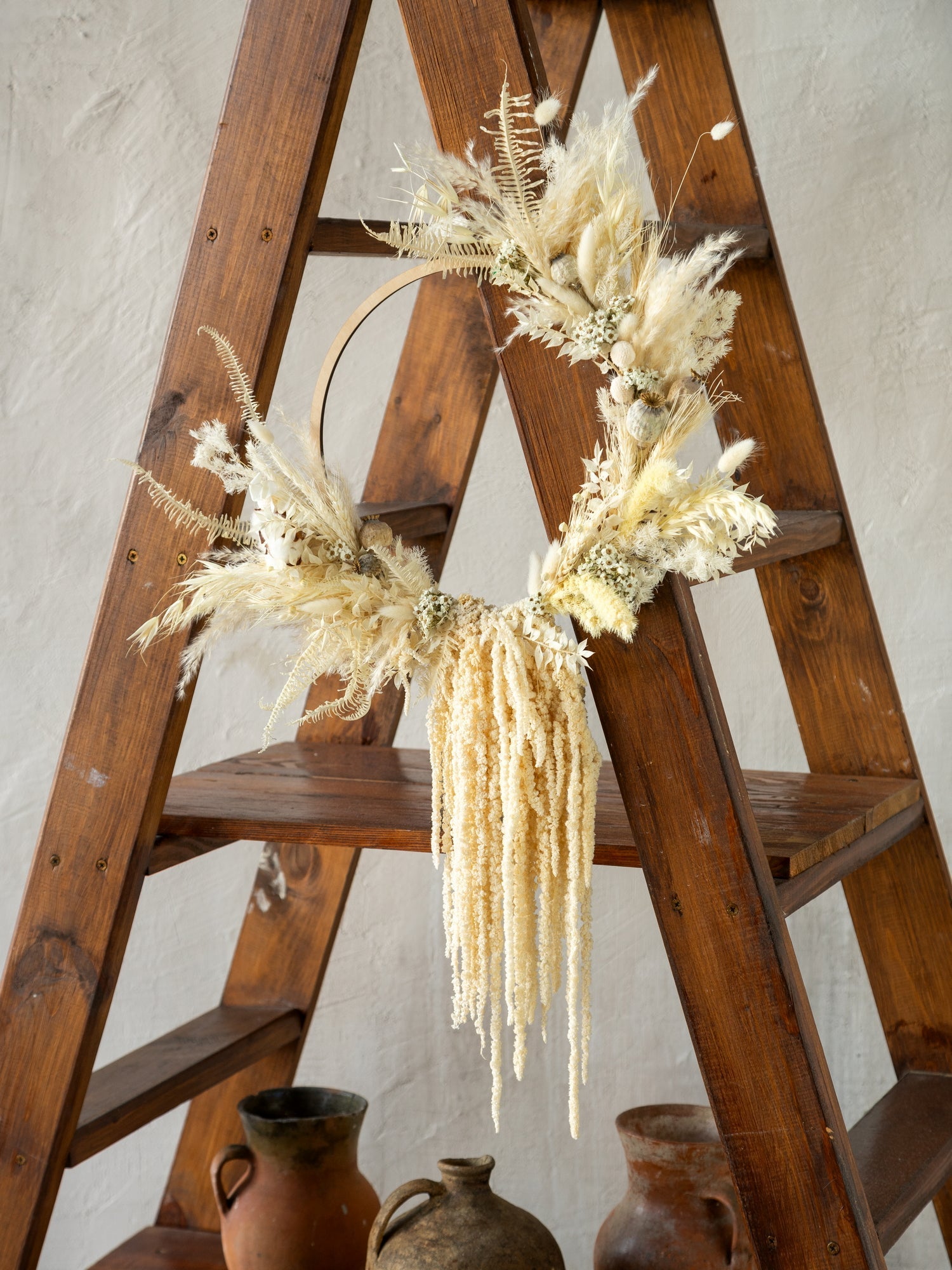 Асиметричний білий вінок з амарантом - DecorFlowerBar