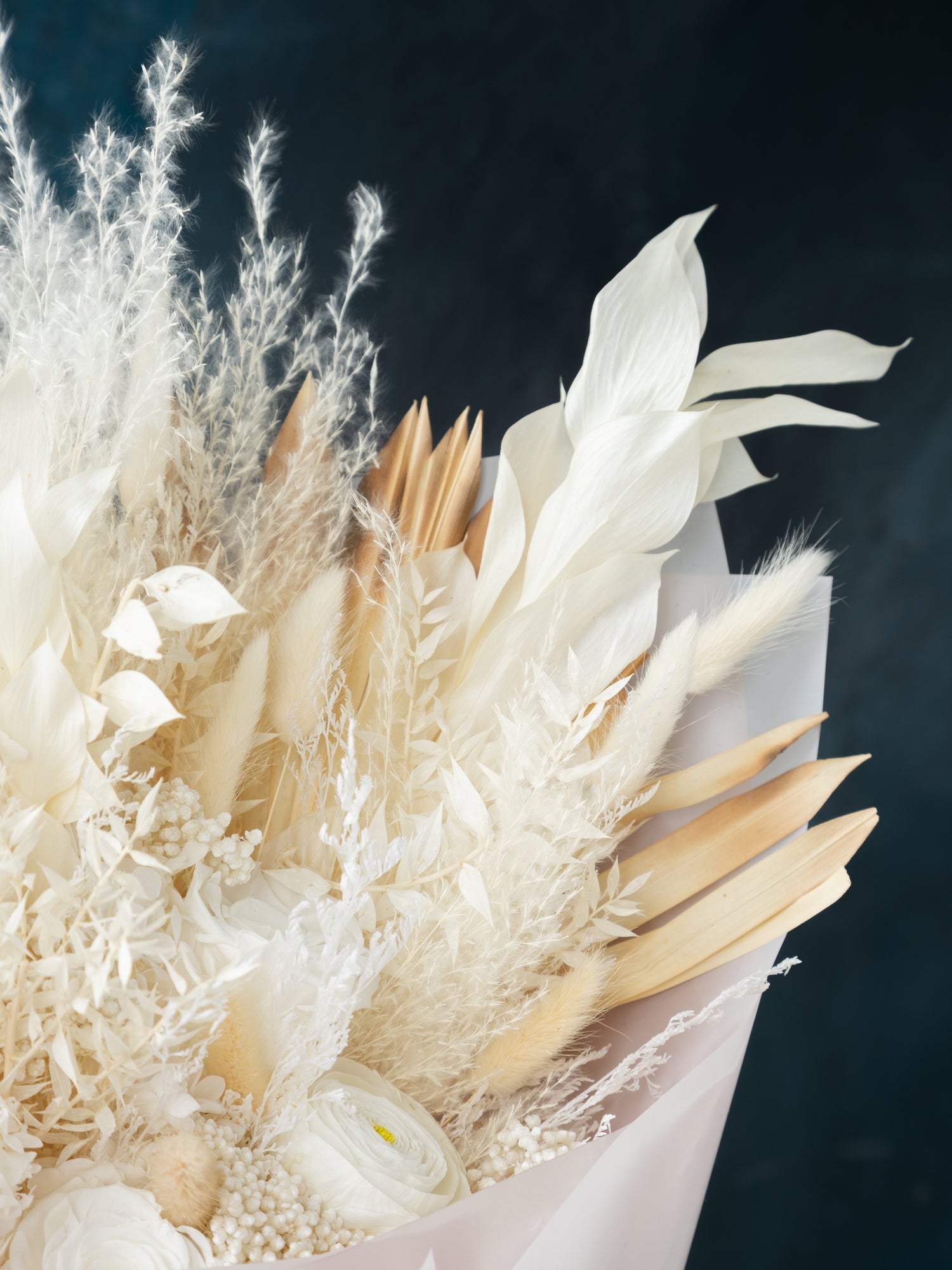 Білосніжний букет із сухоцвітів та стабілізованих квітів - DecorFlowerBar