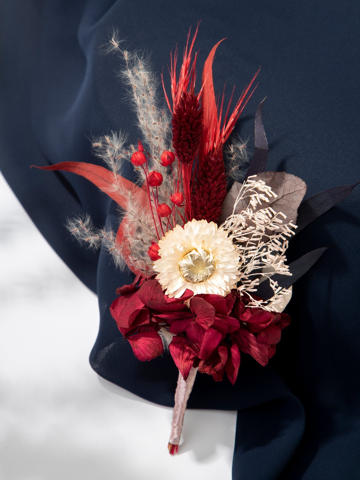 Бордові бутоньєрки для весілля з льоном - DecorFlowerBar