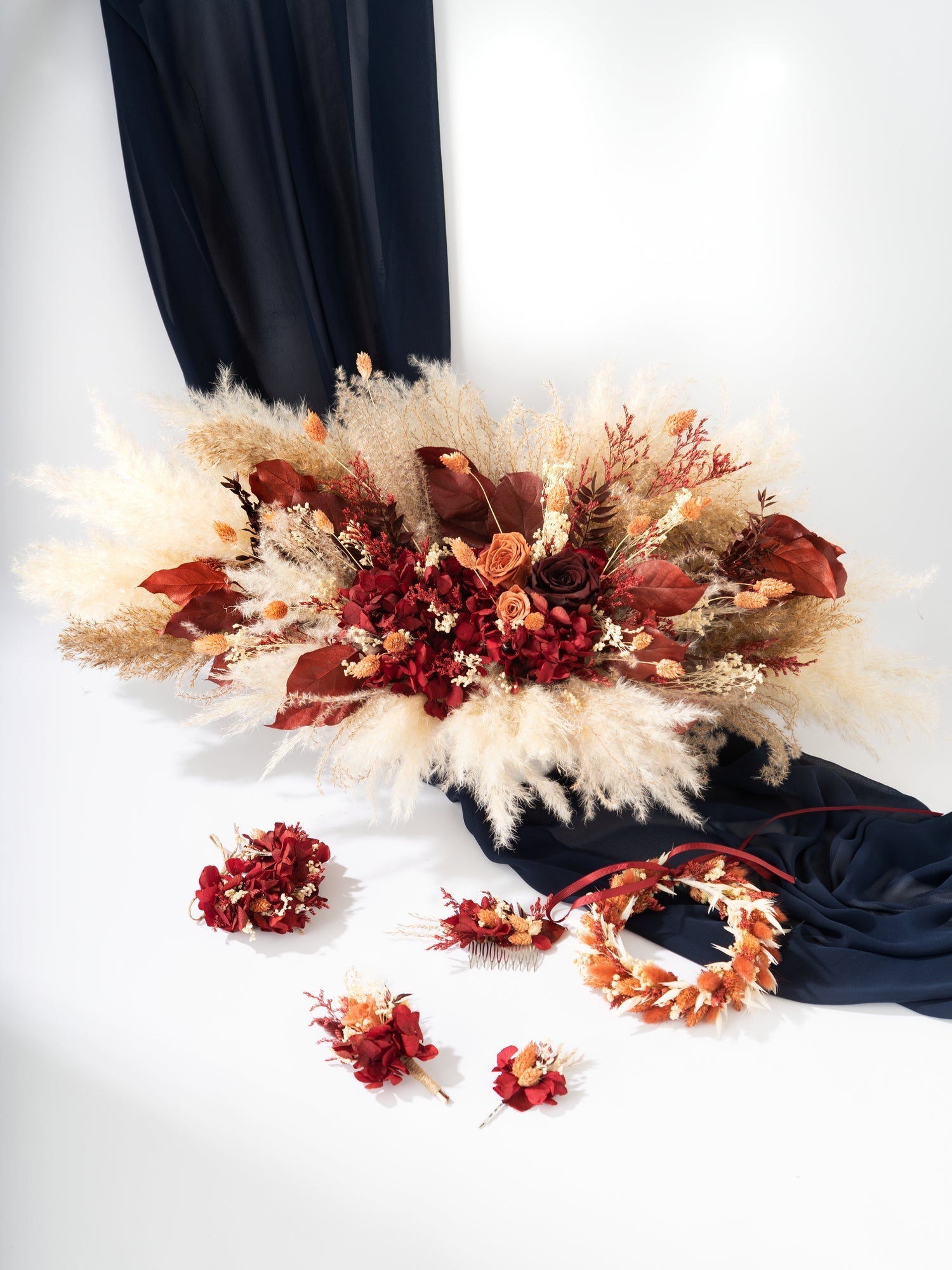 Бордовий корсаж з гортензією - DecorFlowerBar