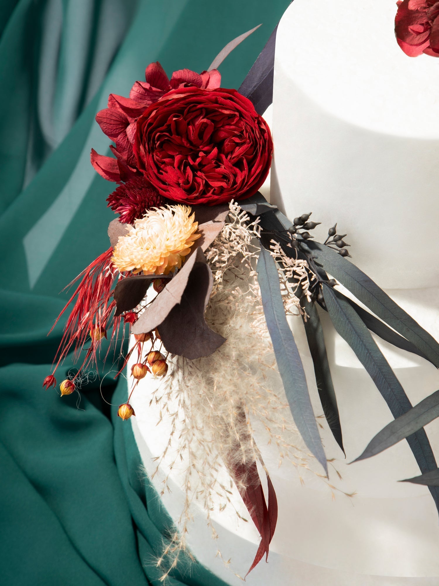 Бордово-синій декор на весільний торт - DecorFlowerBar