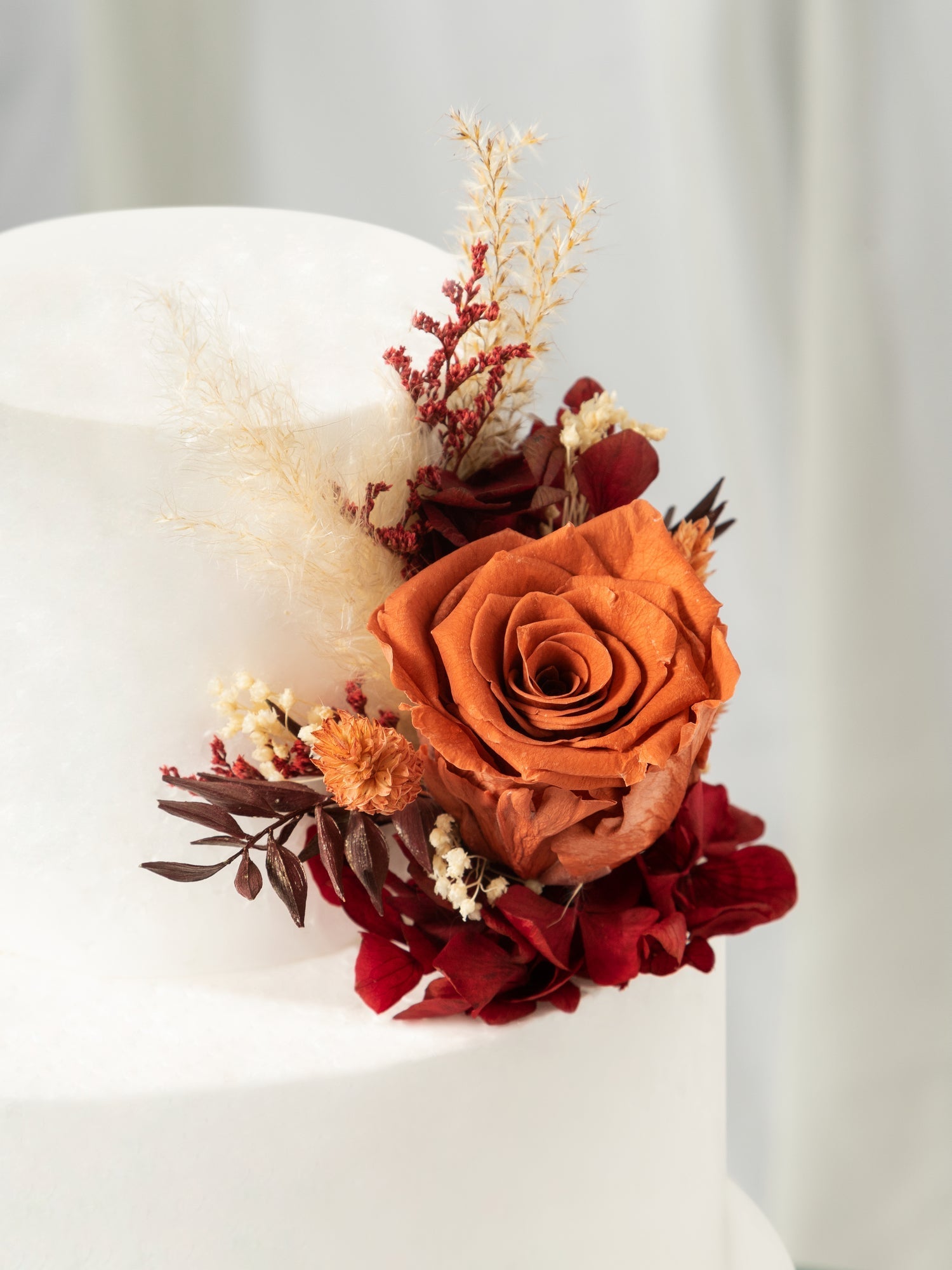 Бордово-теракотовий декор на торт з трояндами - DecorFlowerBar