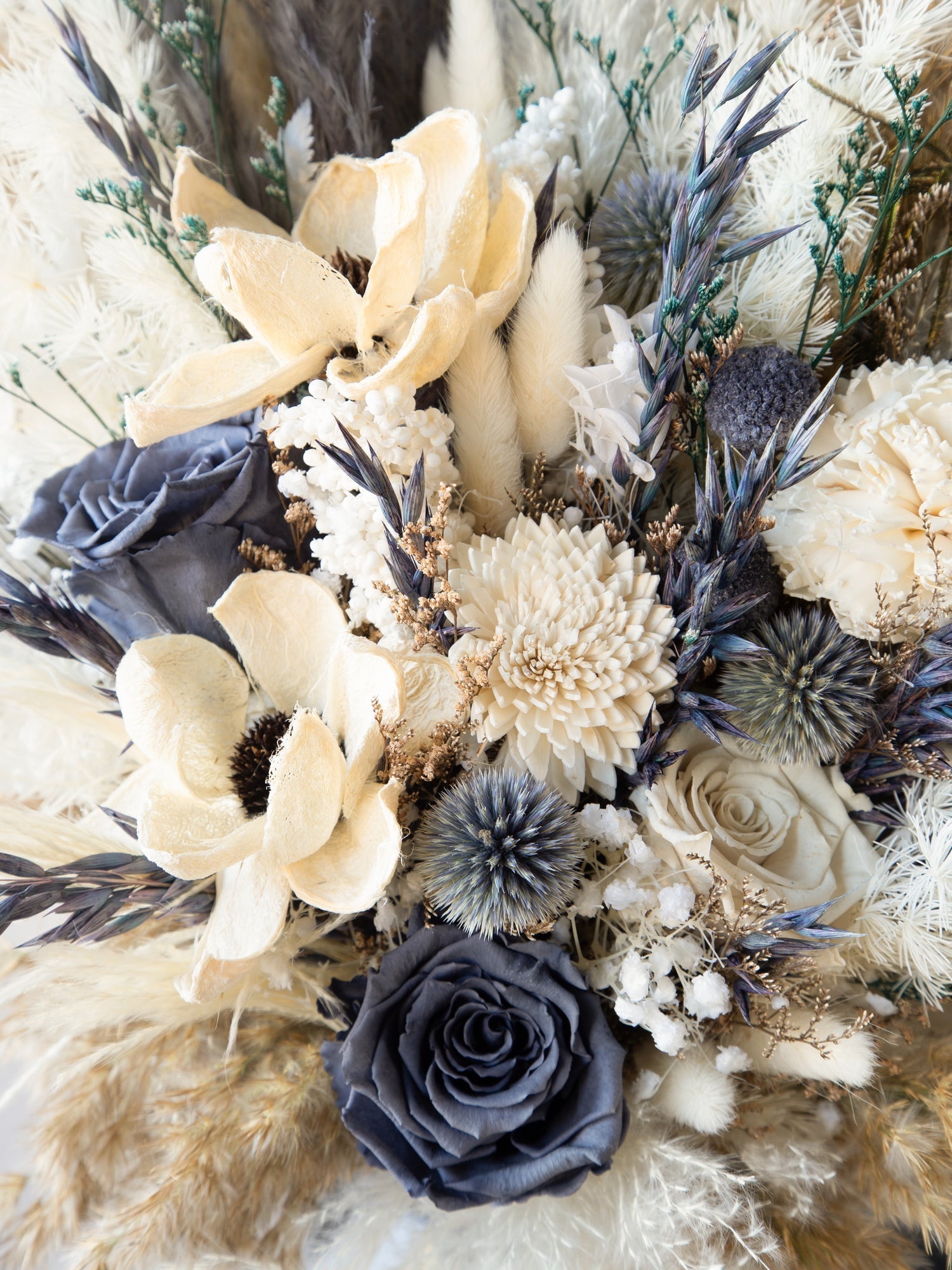 Букет із пір'ям павича та стабілізованими квітами - DecorFlowerBar