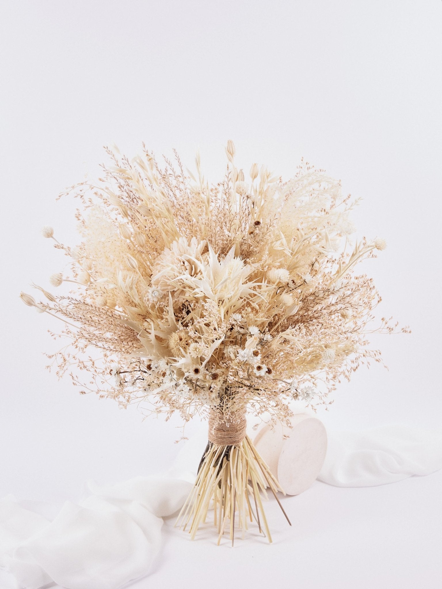 Букет нареченої білий із диких сухоцвітів - DecorFlowerBar