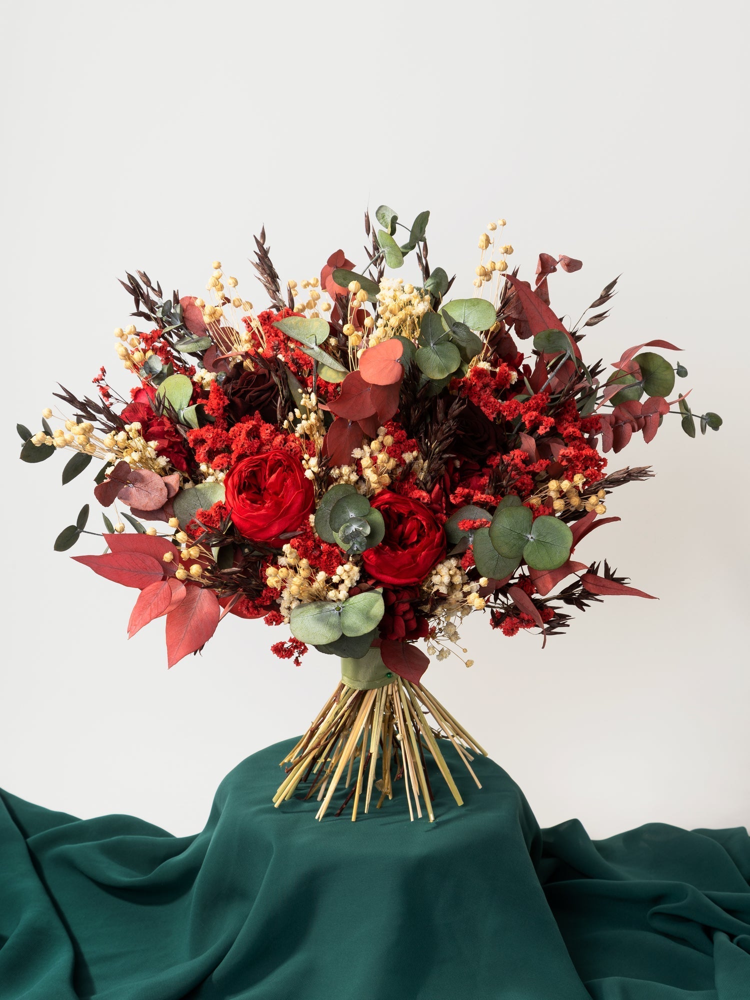 Букет нареченої з червоними півоніями - DecorFlowerBar