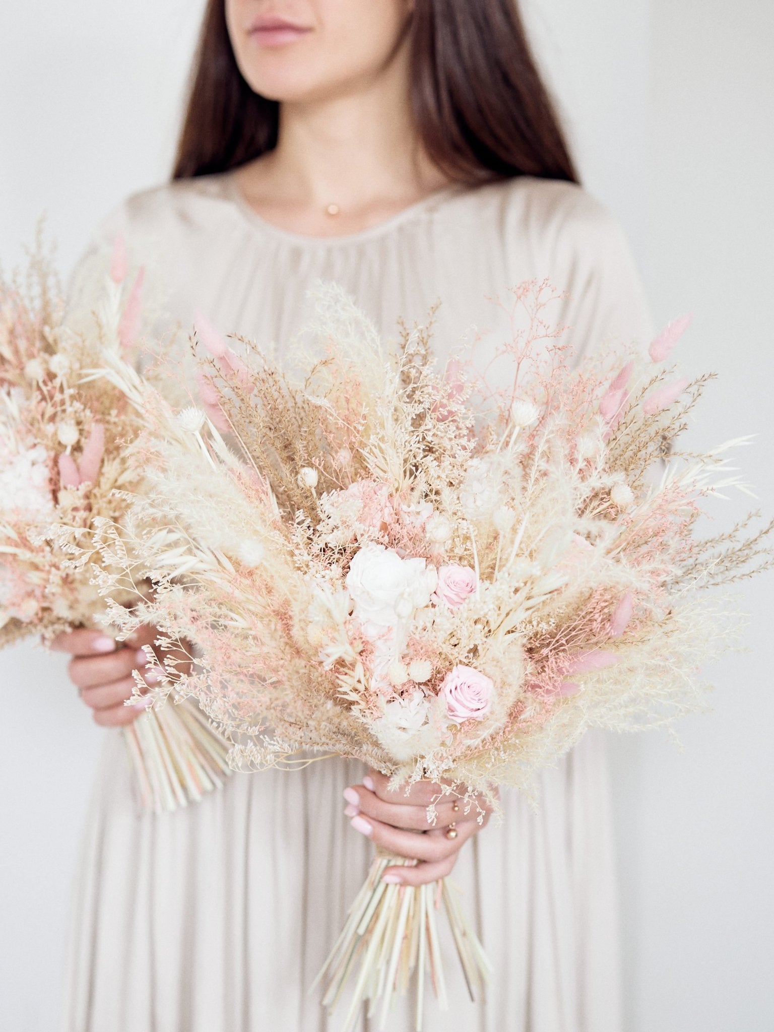 Букет нареченої з пудровими трояндами - DecorFlowerBar