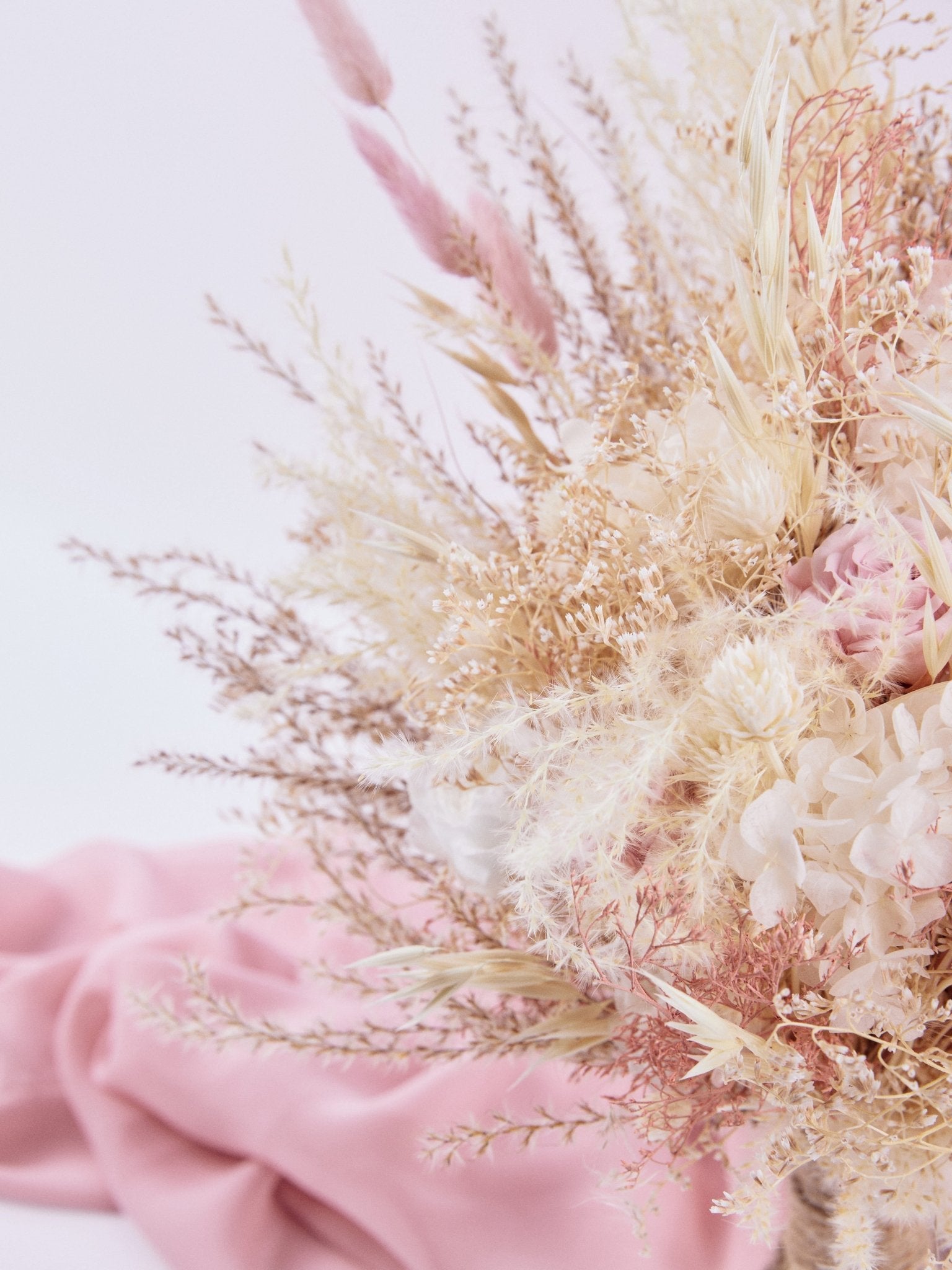 Букет нареченої з пудровими трояндами - DecorFlowerBar