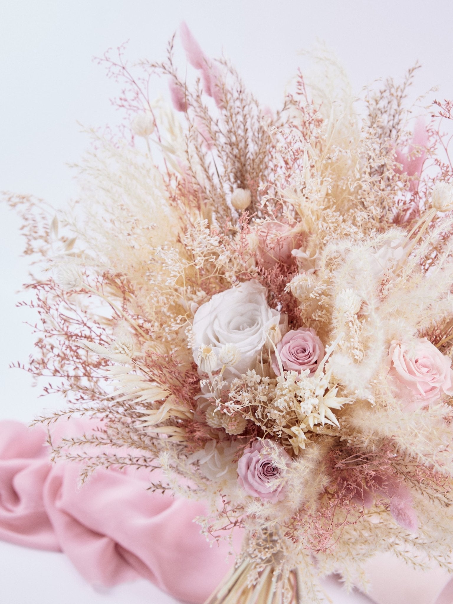 Букет нареченої з пудровими трояндами - DecorFlowerBar