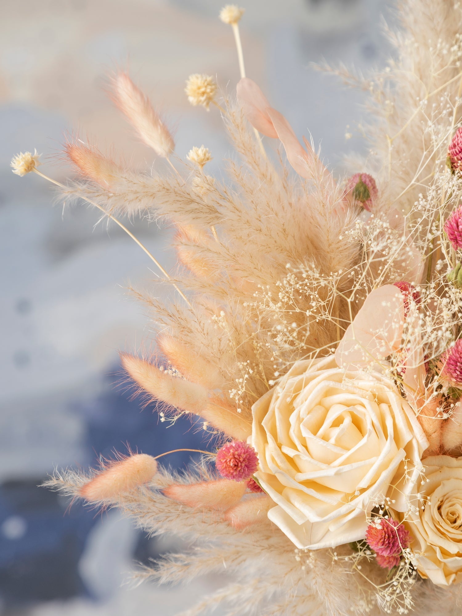 Букет з пампасу та стабілізованими трояндами - DecorFlowerBar