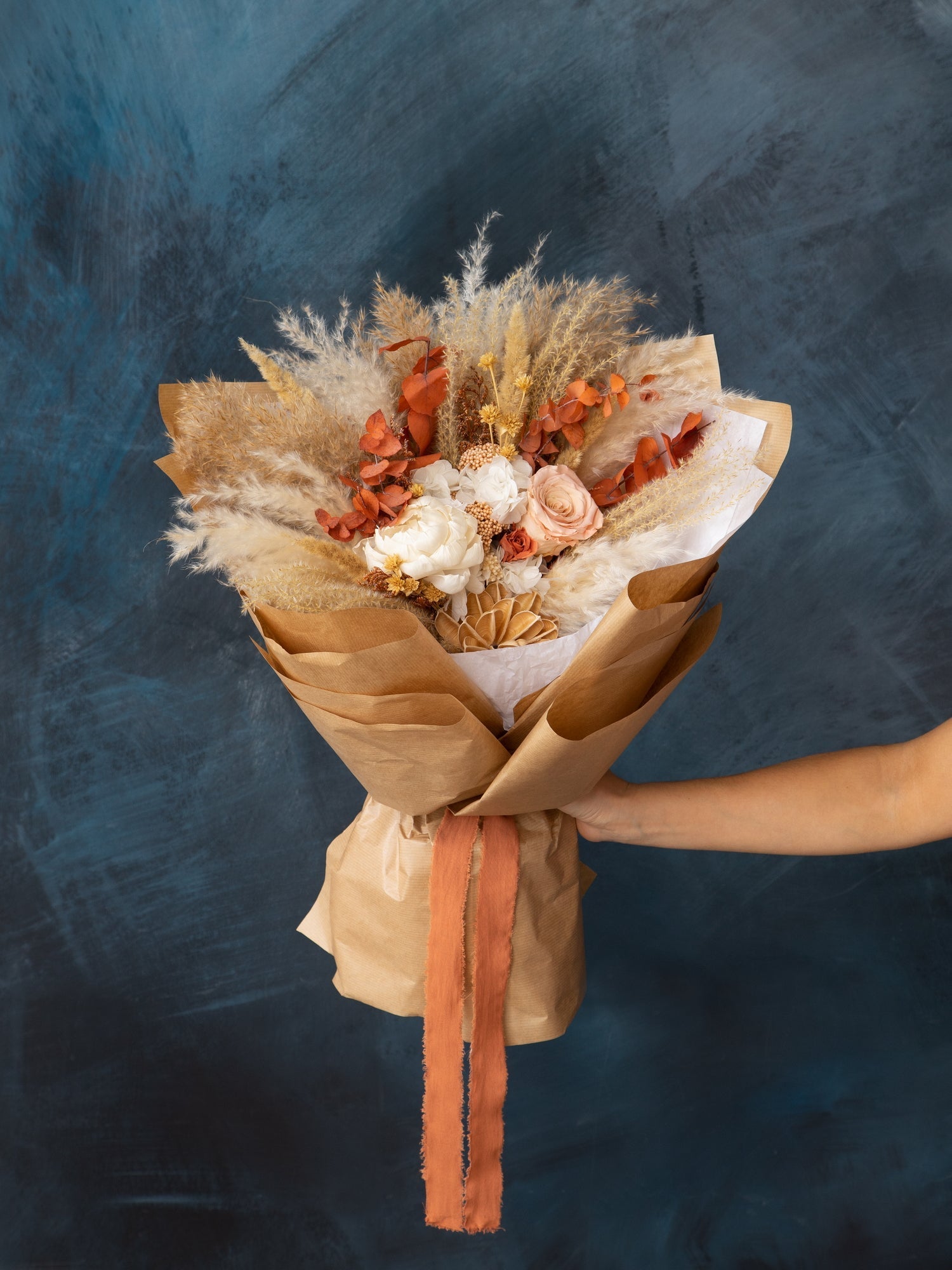 Букет з помаранчевим евкаліптом та сухоцвітами - DecorFlowerBar