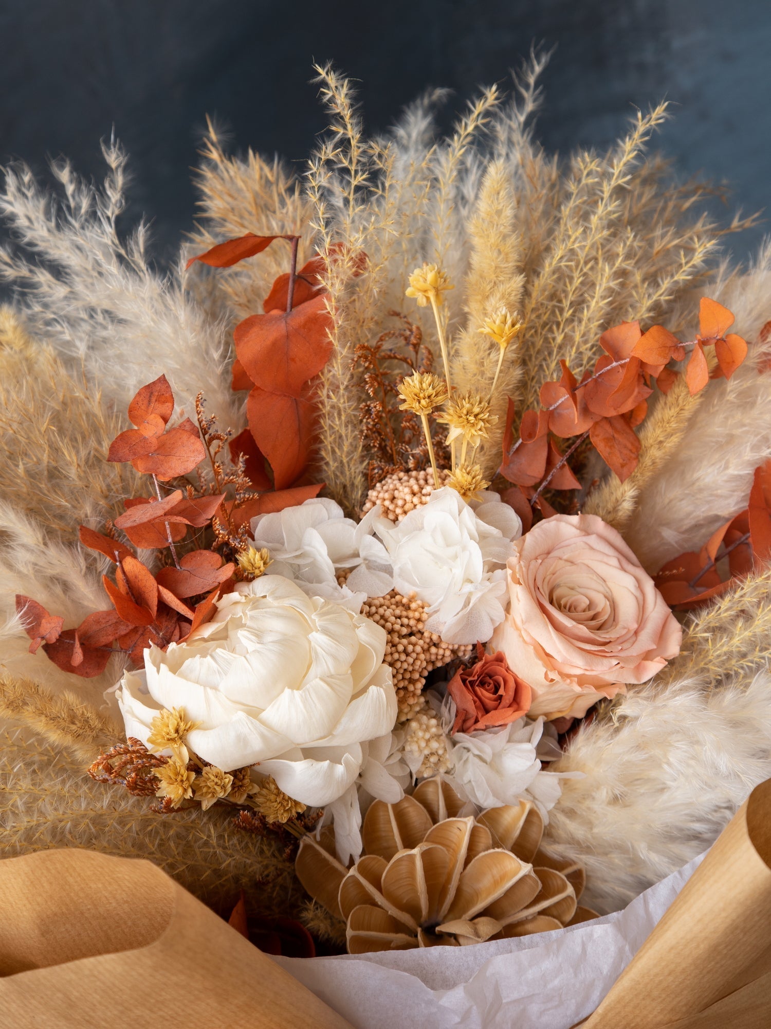 Букет з помаранчевим евкаліптом та сухоцвітами - DecorFlowerBar