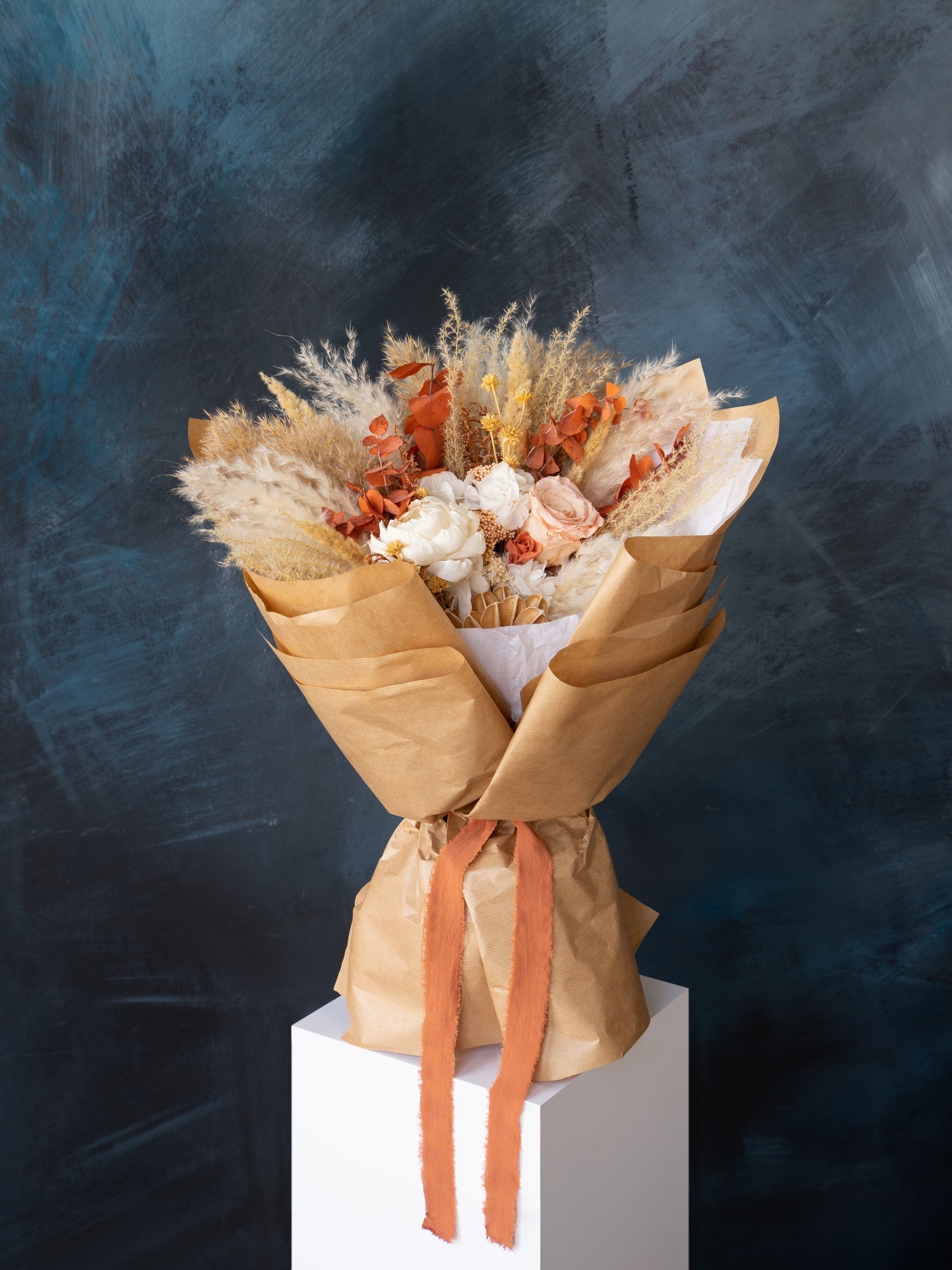 Букет з помаранчевим евкаліптом та сухоцвітами - DecorFlowerBar