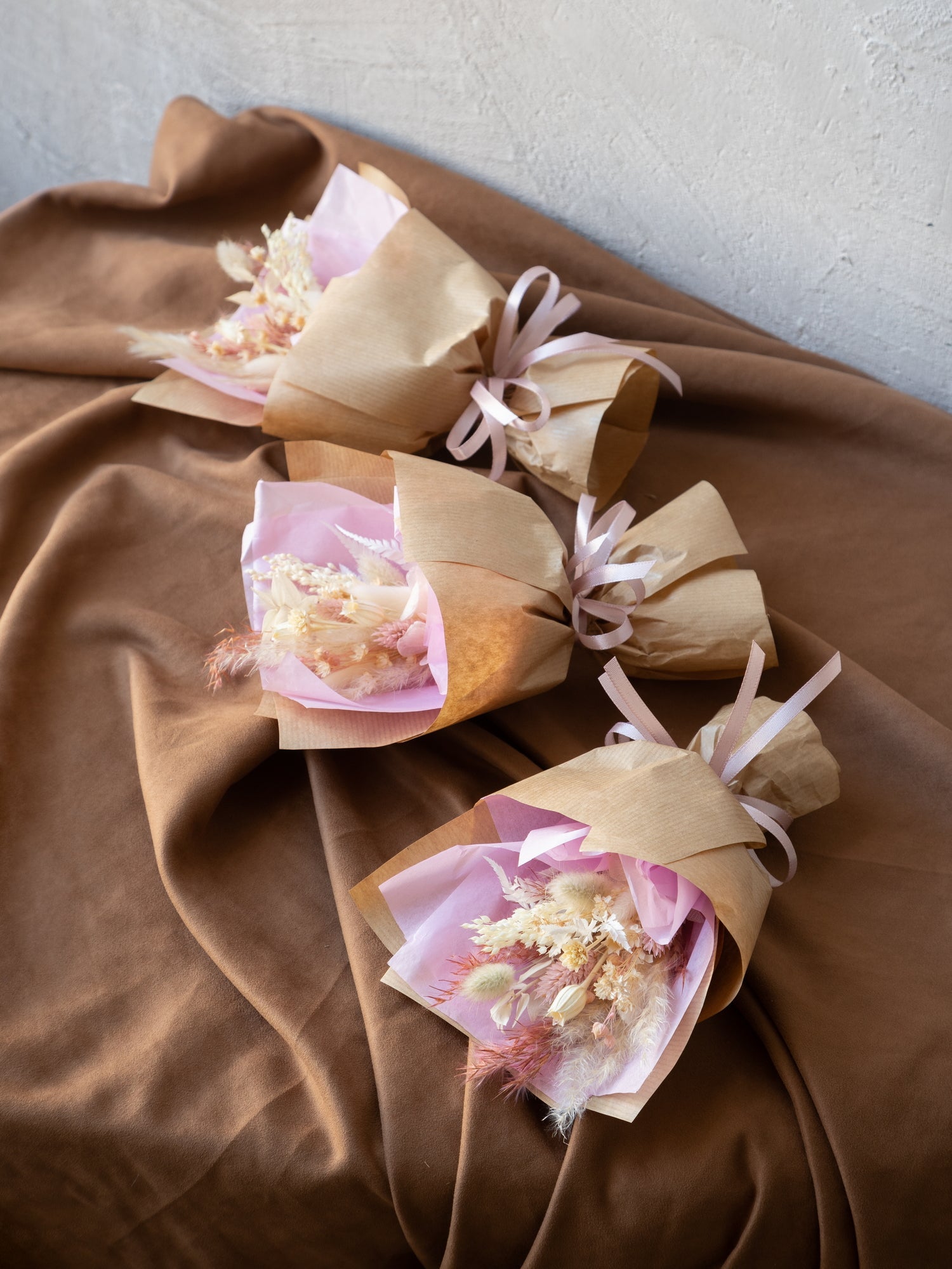 Букети-компліменти ніжно-рожевого кольору - DecorFlowerBar