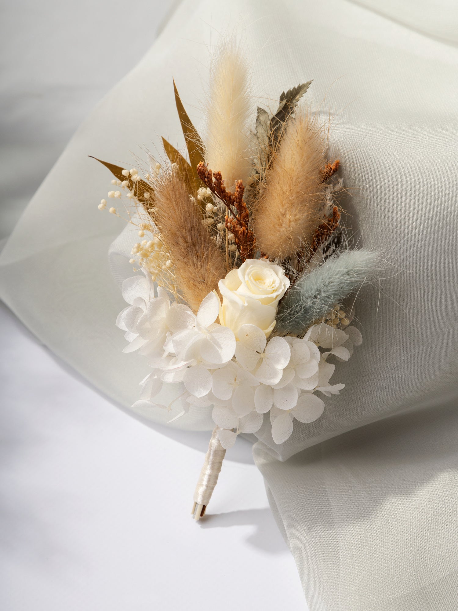Бутоньєрка з трояндою на весілля в оливкових тонах - DecorFlowerBar