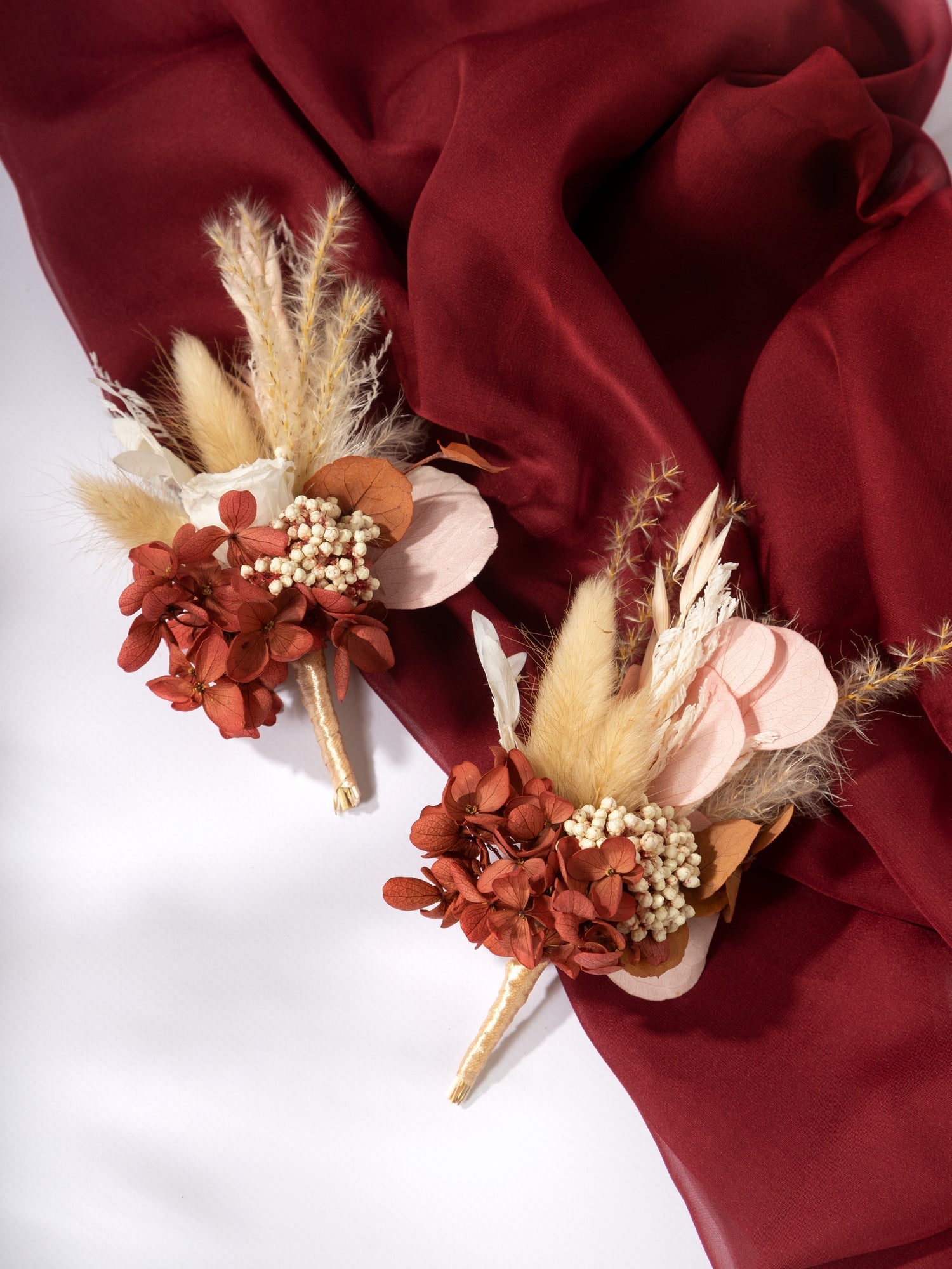 Бутоньєрка з трояндою та евкаліптом для нареченого - DecorFlowerBar