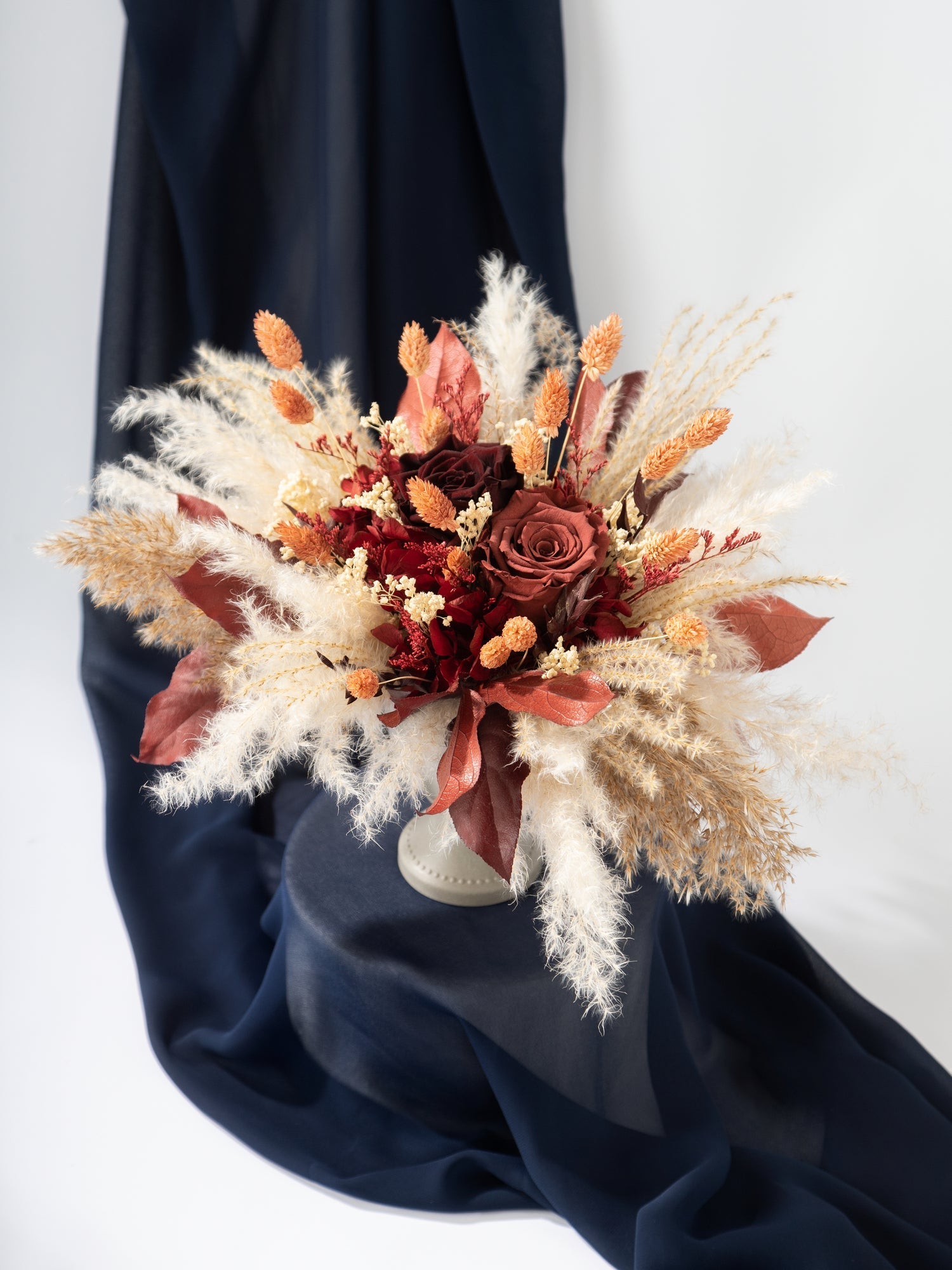 Декор на весільний стіл з пампасом та трояндами - DecorFlowerBar