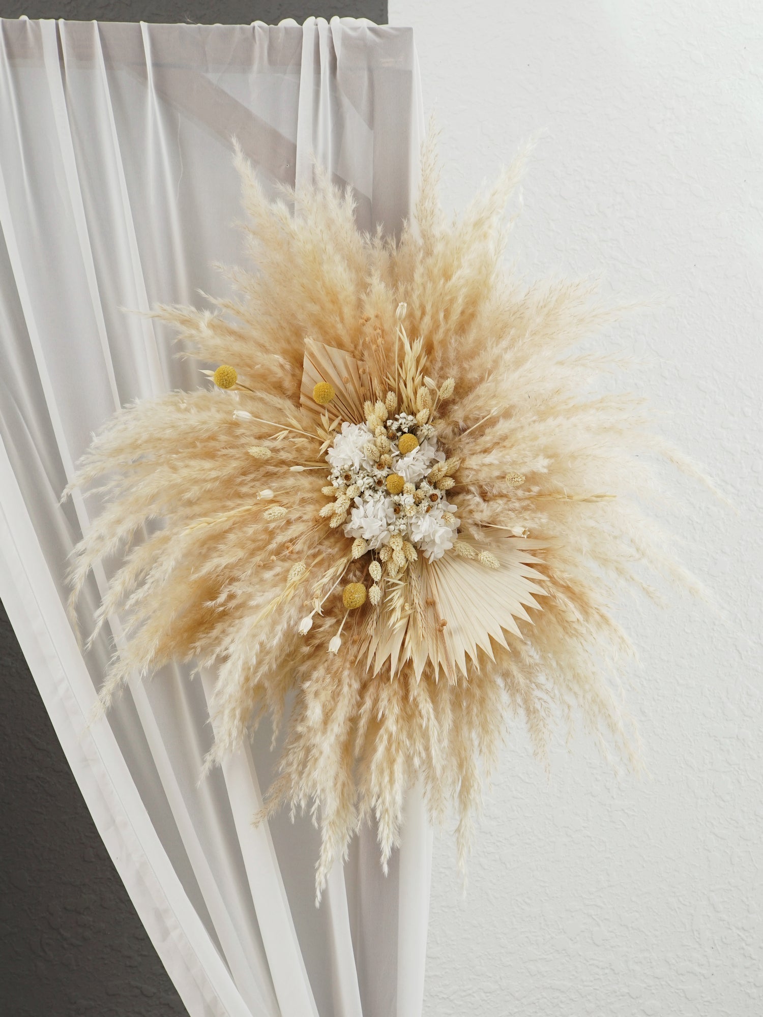 Весільна арочна композиція з польовими квітами - DecorFlowerBar