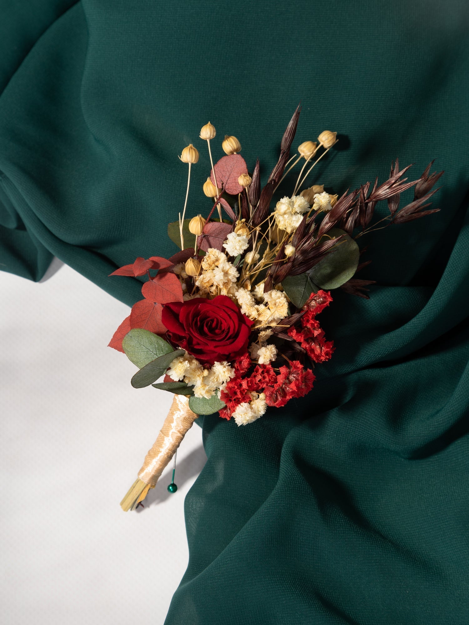 Весільна бутоньєрка з червоними півоніями - DecorFlowerBar