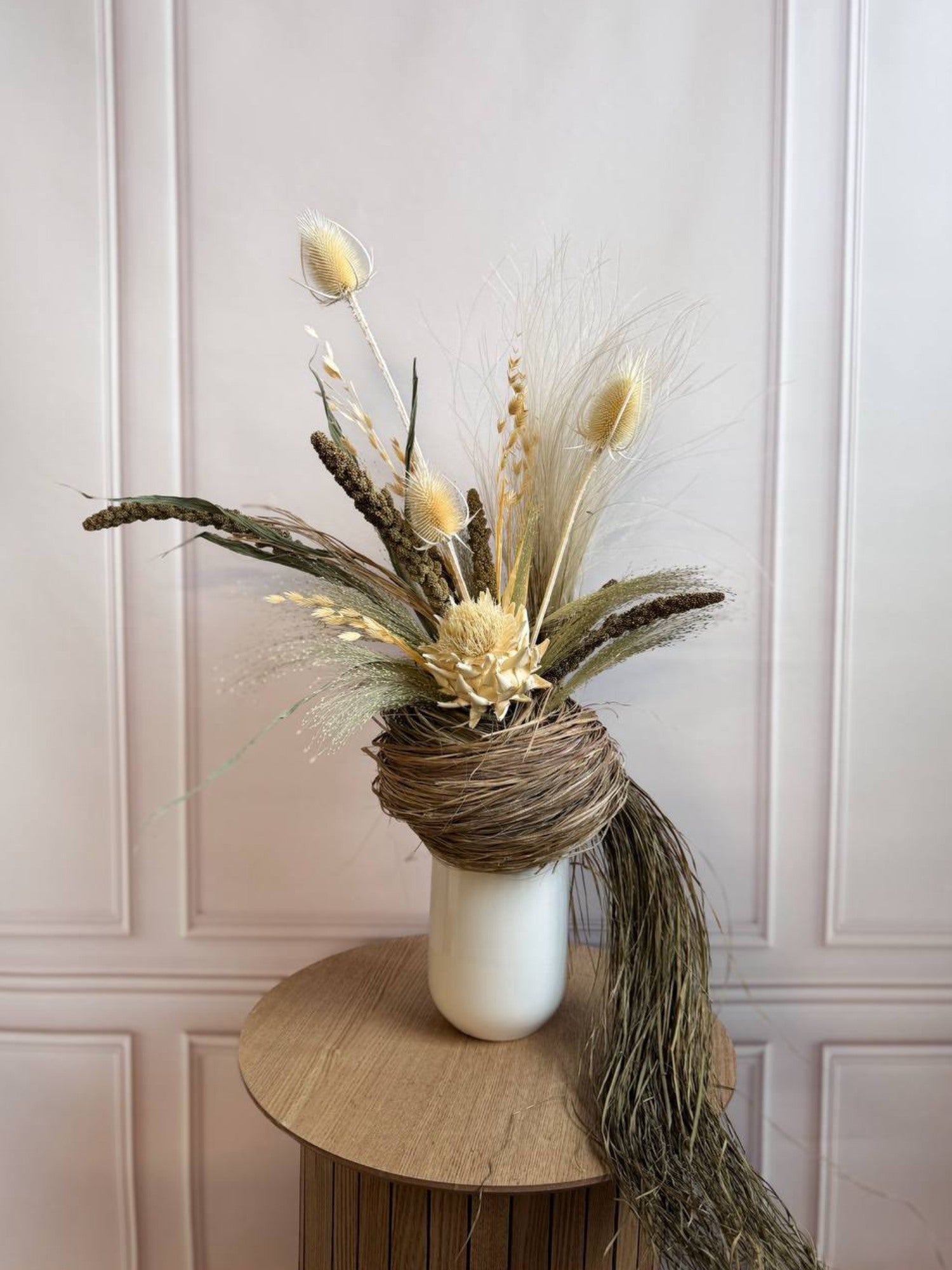 Каскадна зелена композиція з артишоком