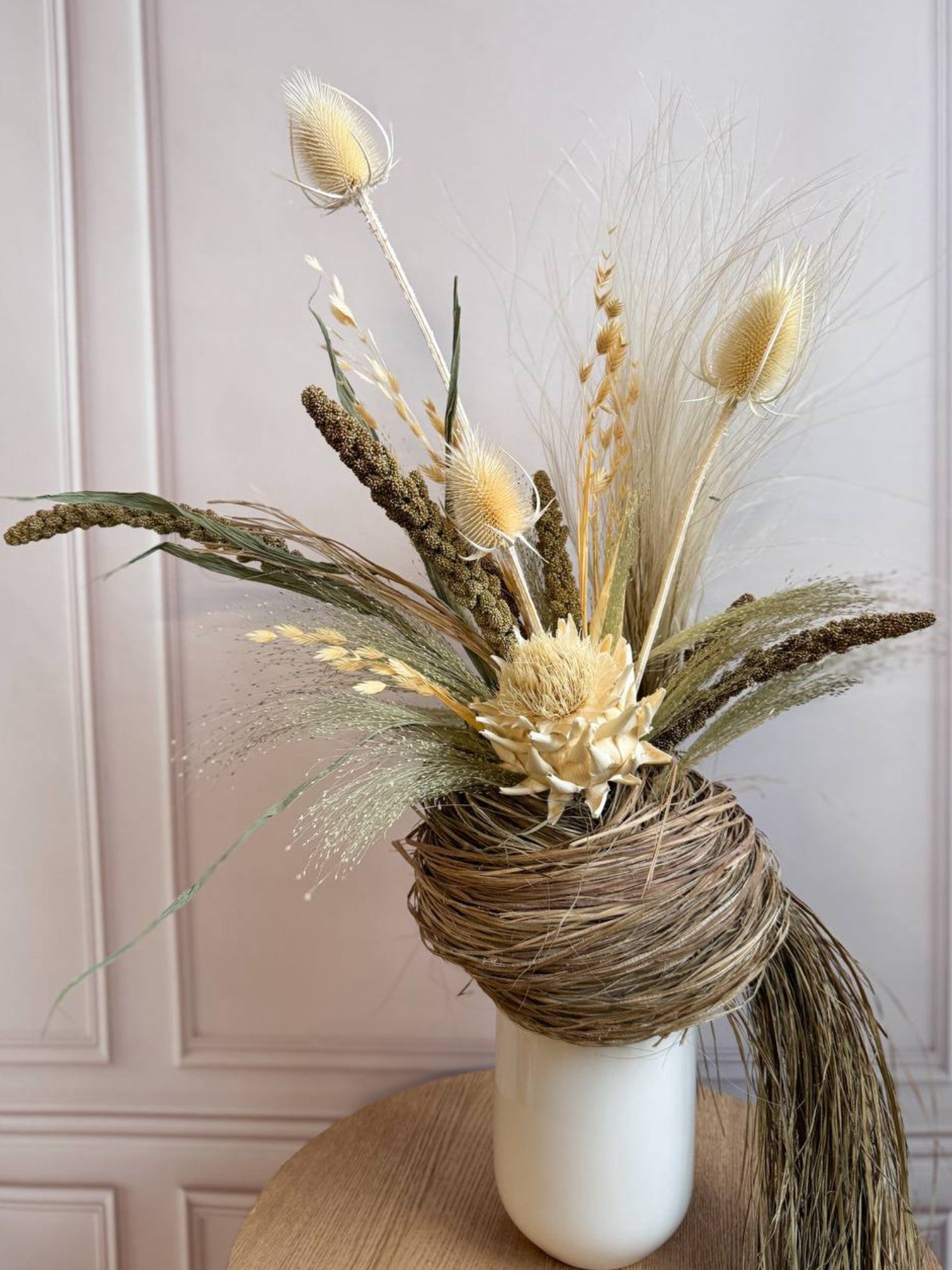 Каскадна зелена композиція з артишоком