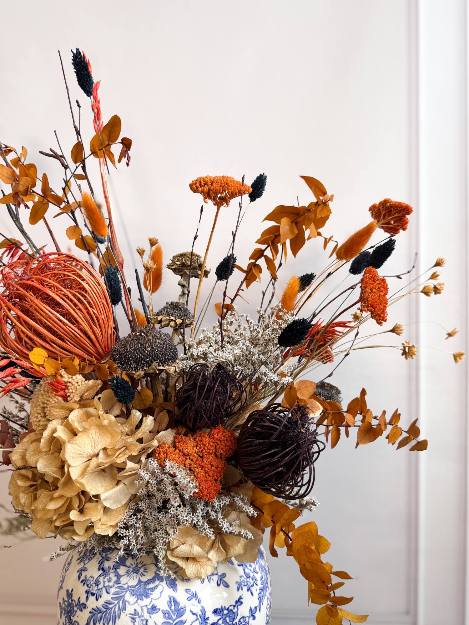 Теракотова повітряна композиція у вазі