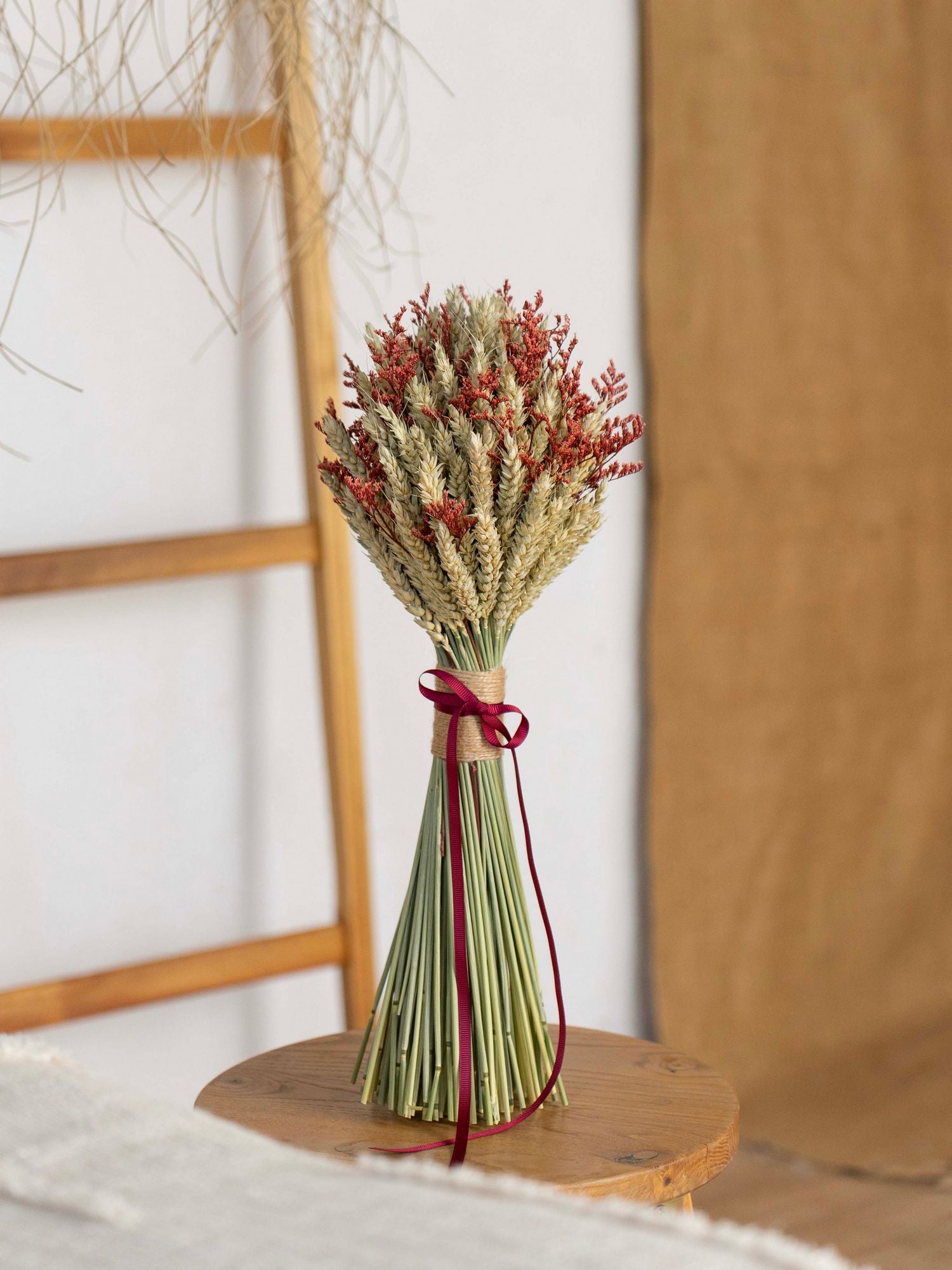 Сніп з червоними акцентами