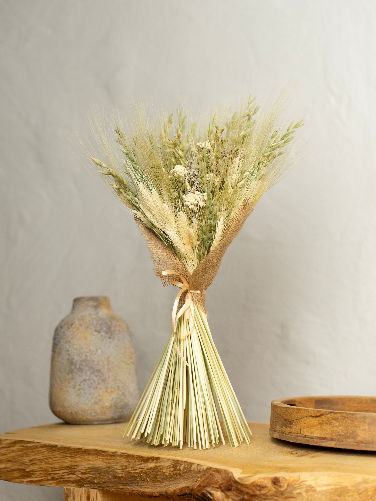 Сніп оздоблений мішковиною