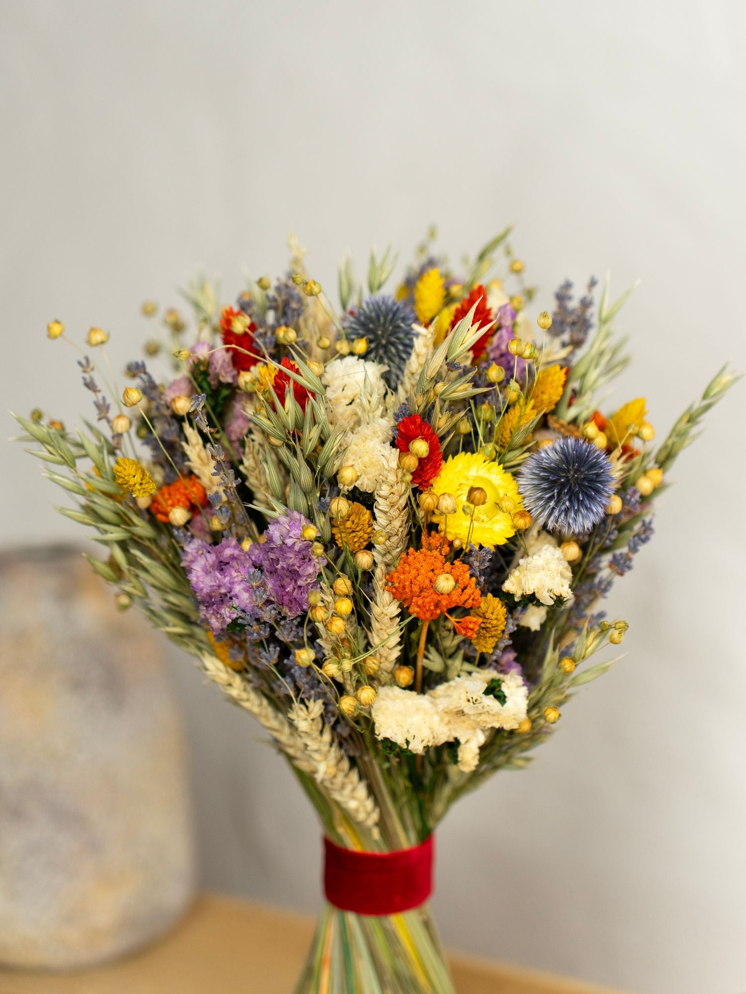 Яскравий сніп з польових квітів