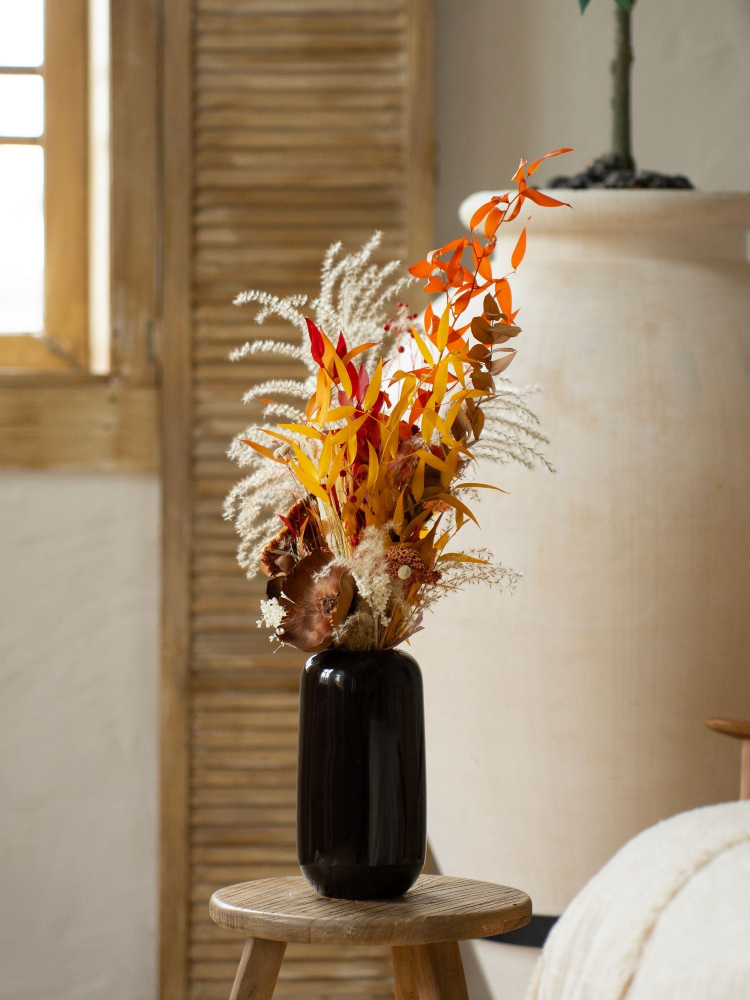 Жовтогаряча композиція з сухоцвітів