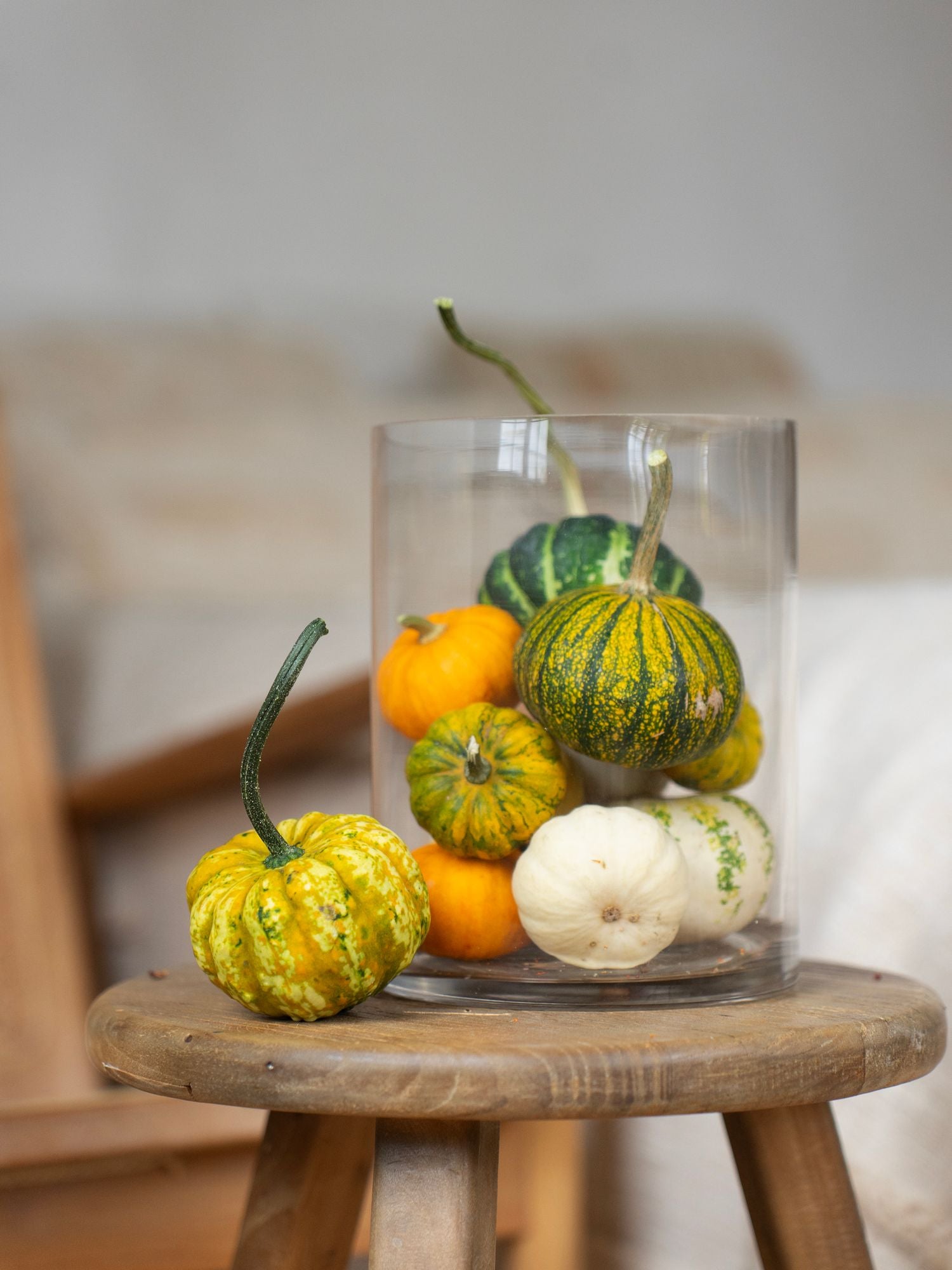 Циліндрична ваза з гарбузиками