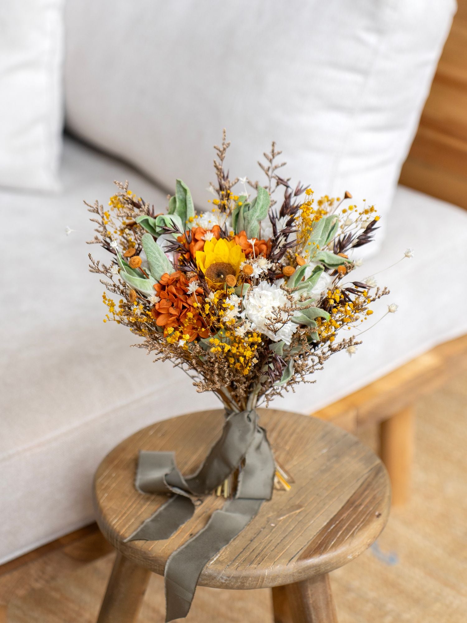 Яскравий букет із соняшником