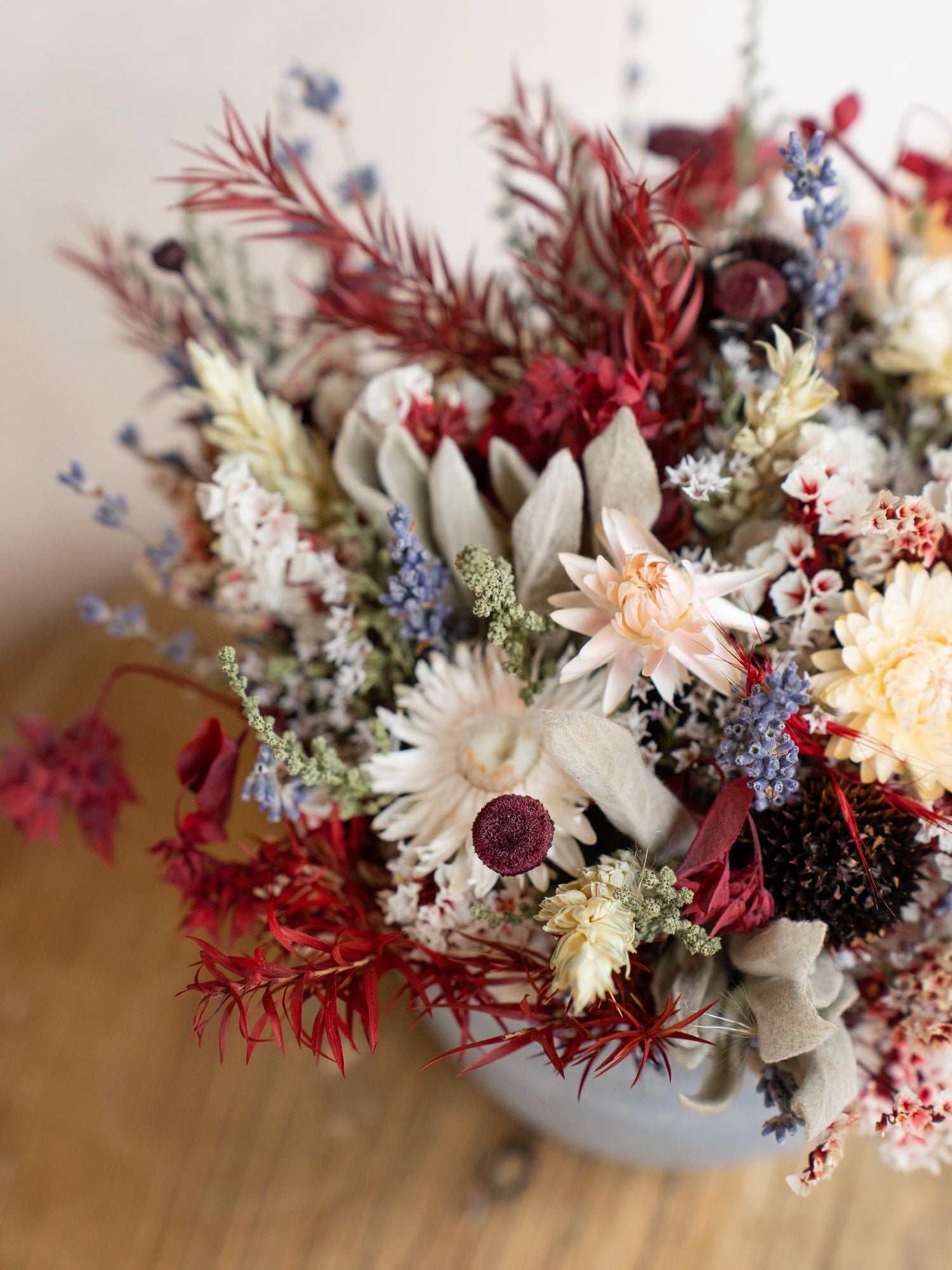 Яскраве міні кашпо з сухоцвітами