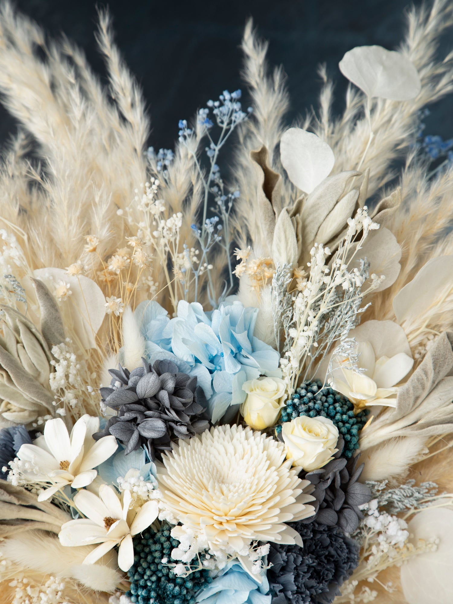 Пампасний букет з блакитними квітами